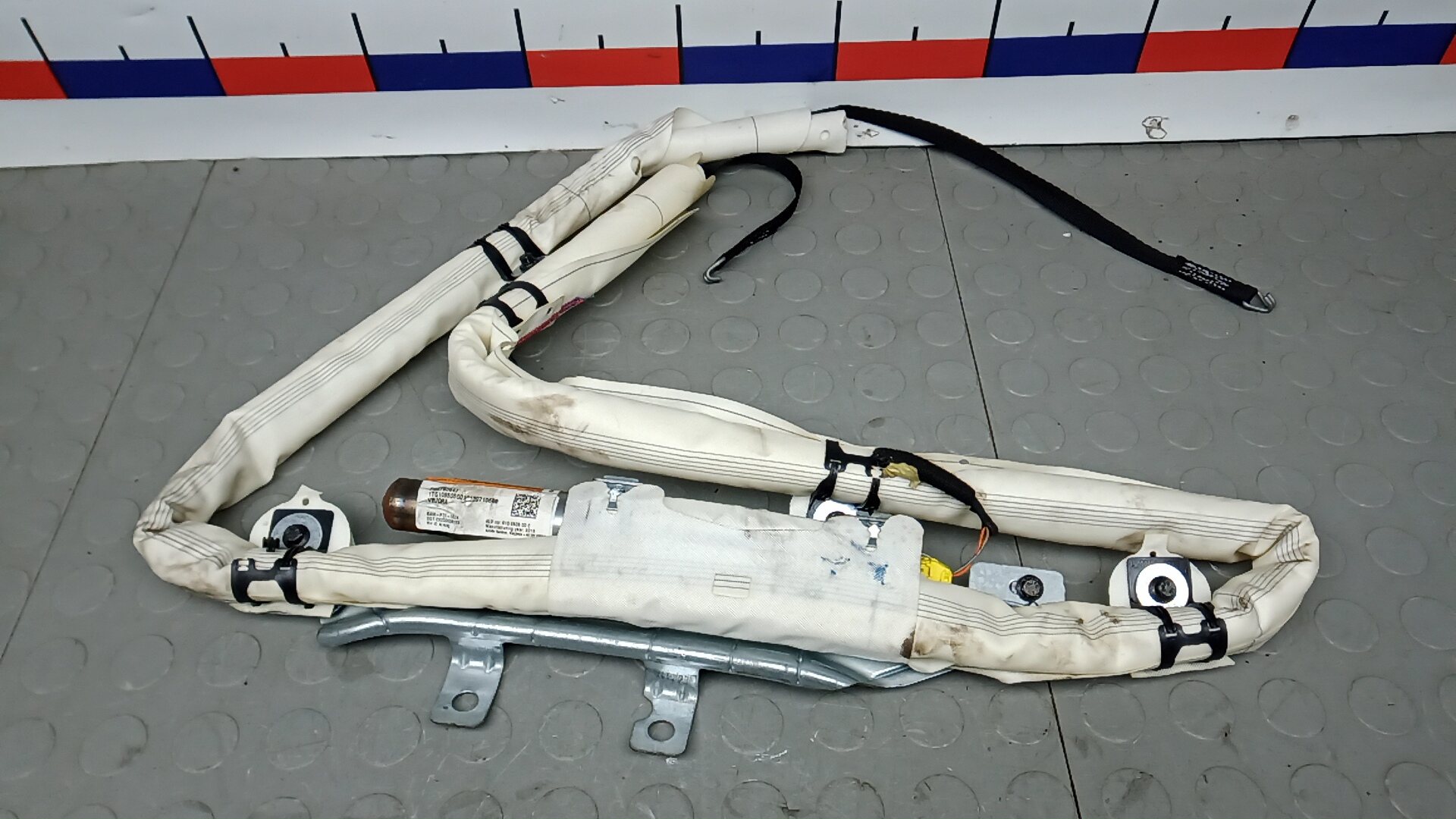 Шторка безопасности Volvo V60 1