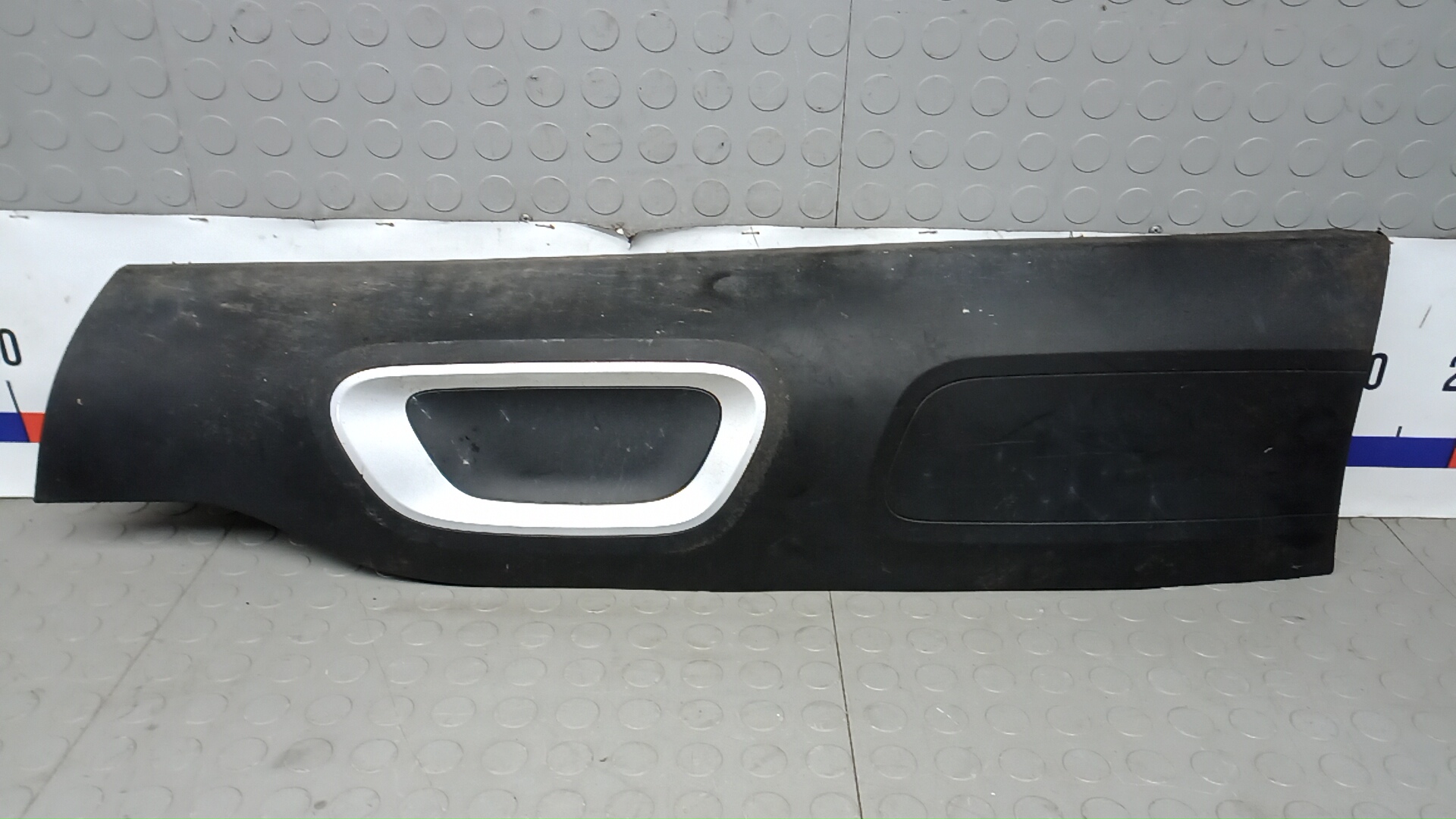 Молдинг двери передней правой Citroen C5 Aircross