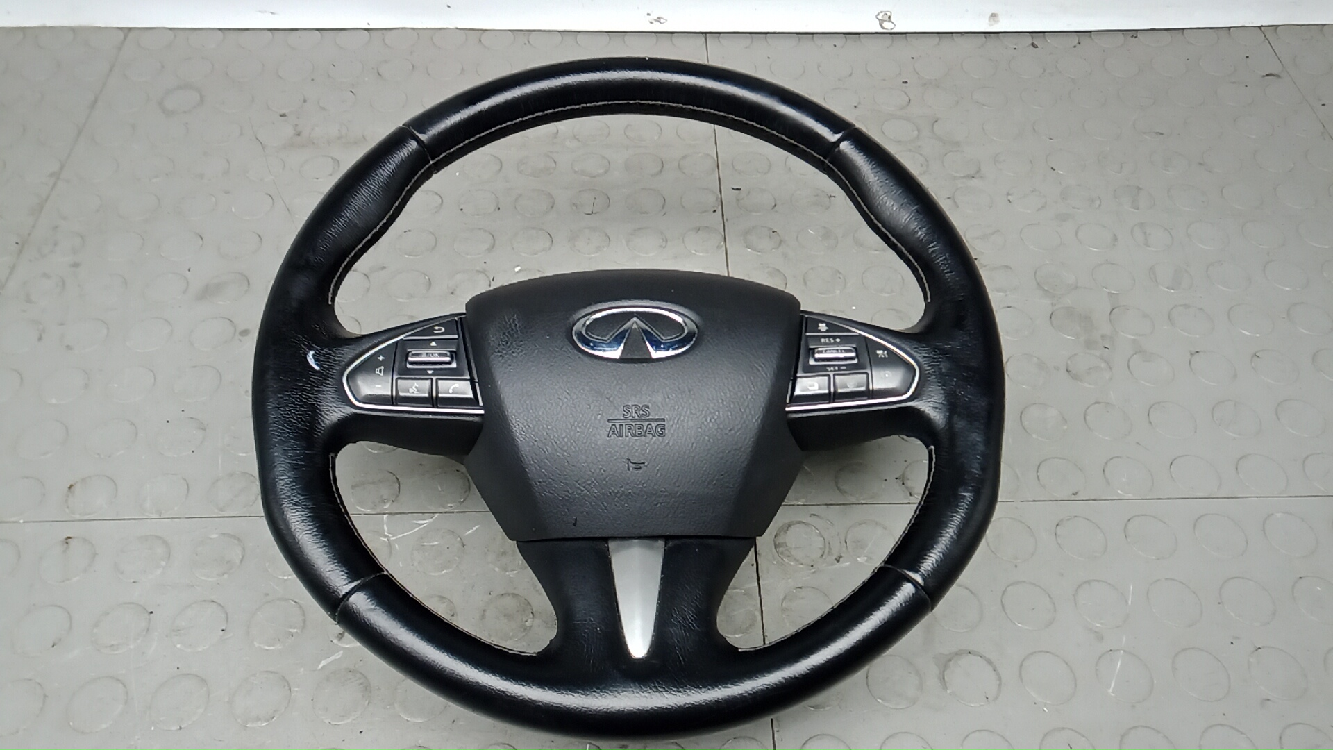 Руль Infiniti Q50