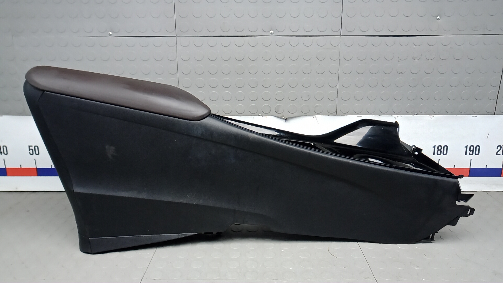 Подлокотник центральный Toyota C-HR