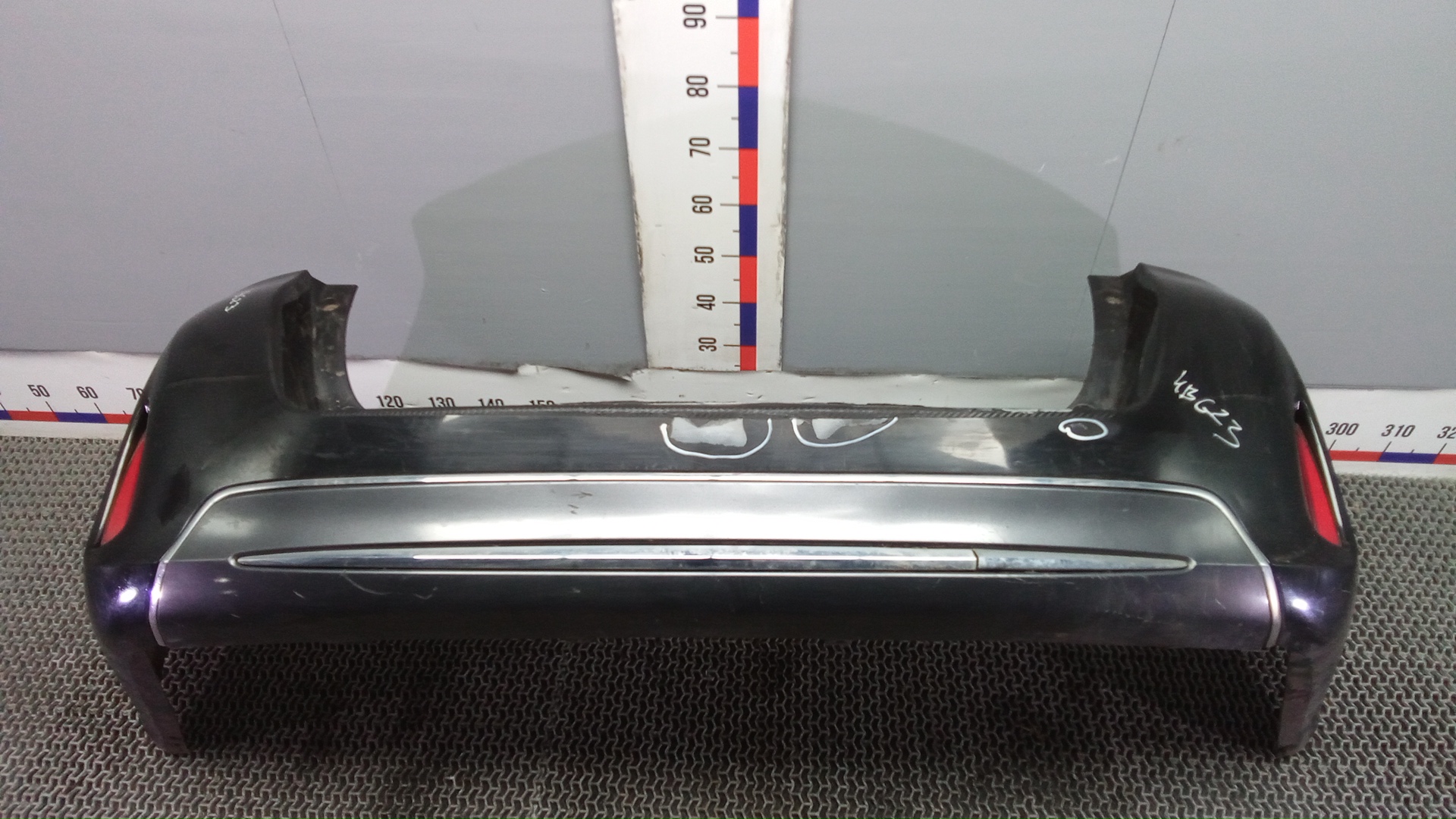Бампер задний Toyota Auris E180