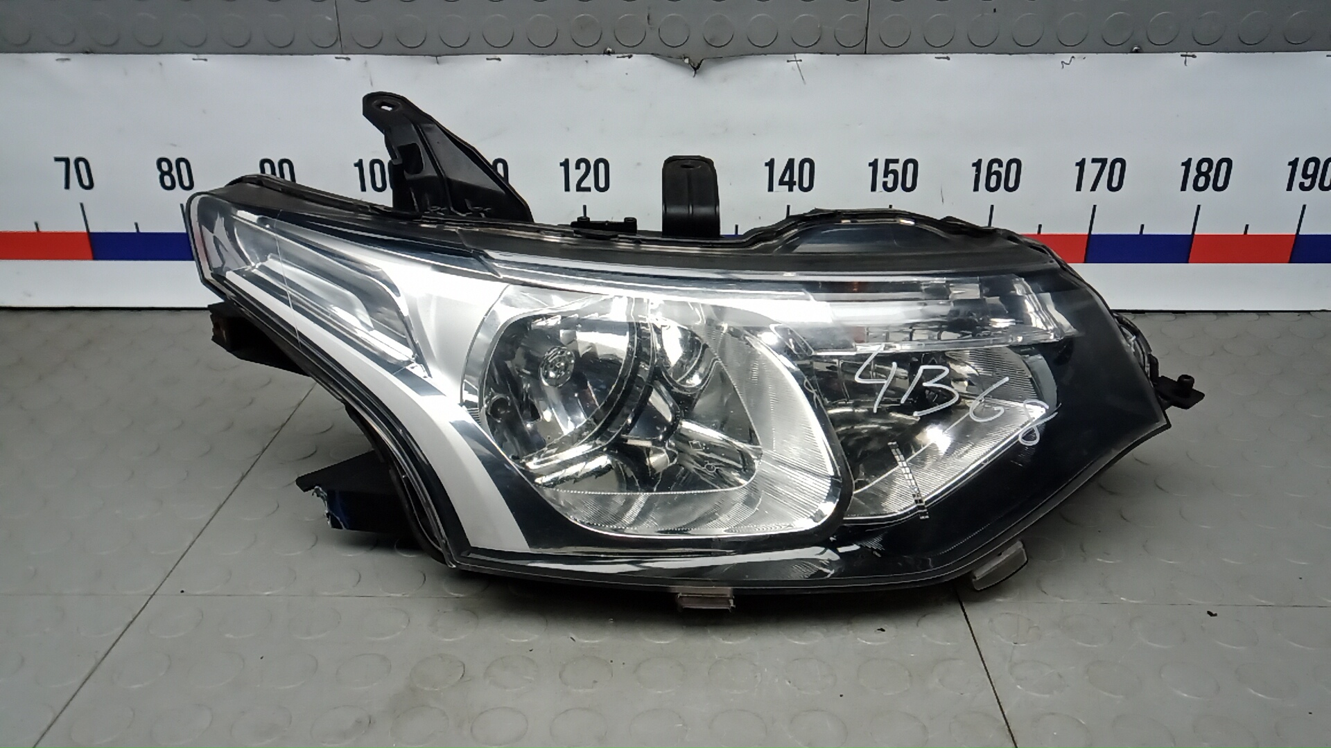 Фара правая Mitsubishi Outlander 3 GF0W