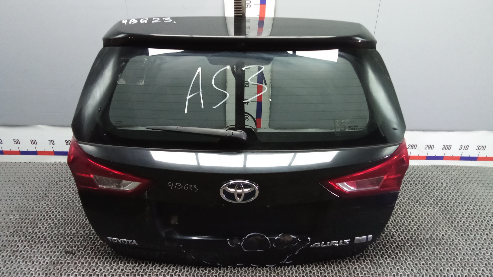 Дверь 3-5 Toyota Auris E180