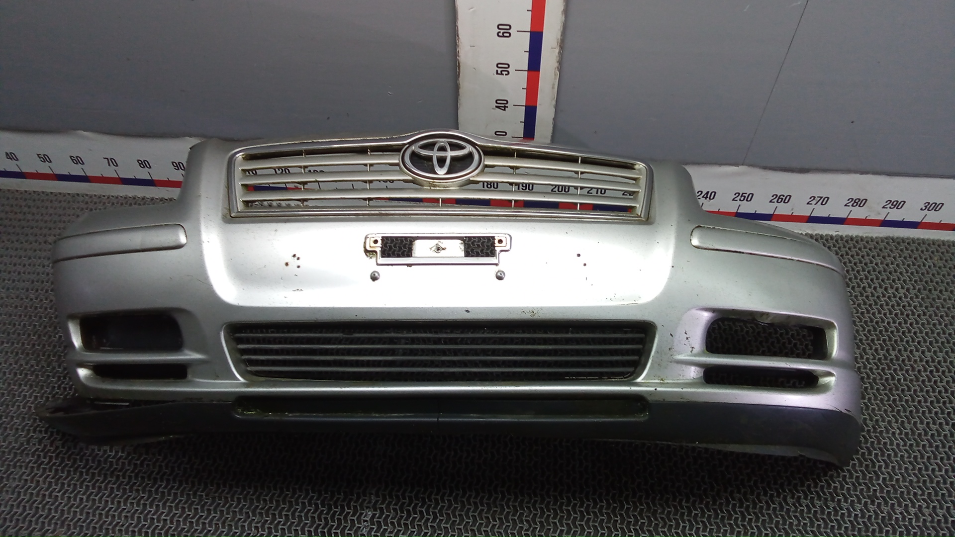 Бампер передний Toyota Avensis T25