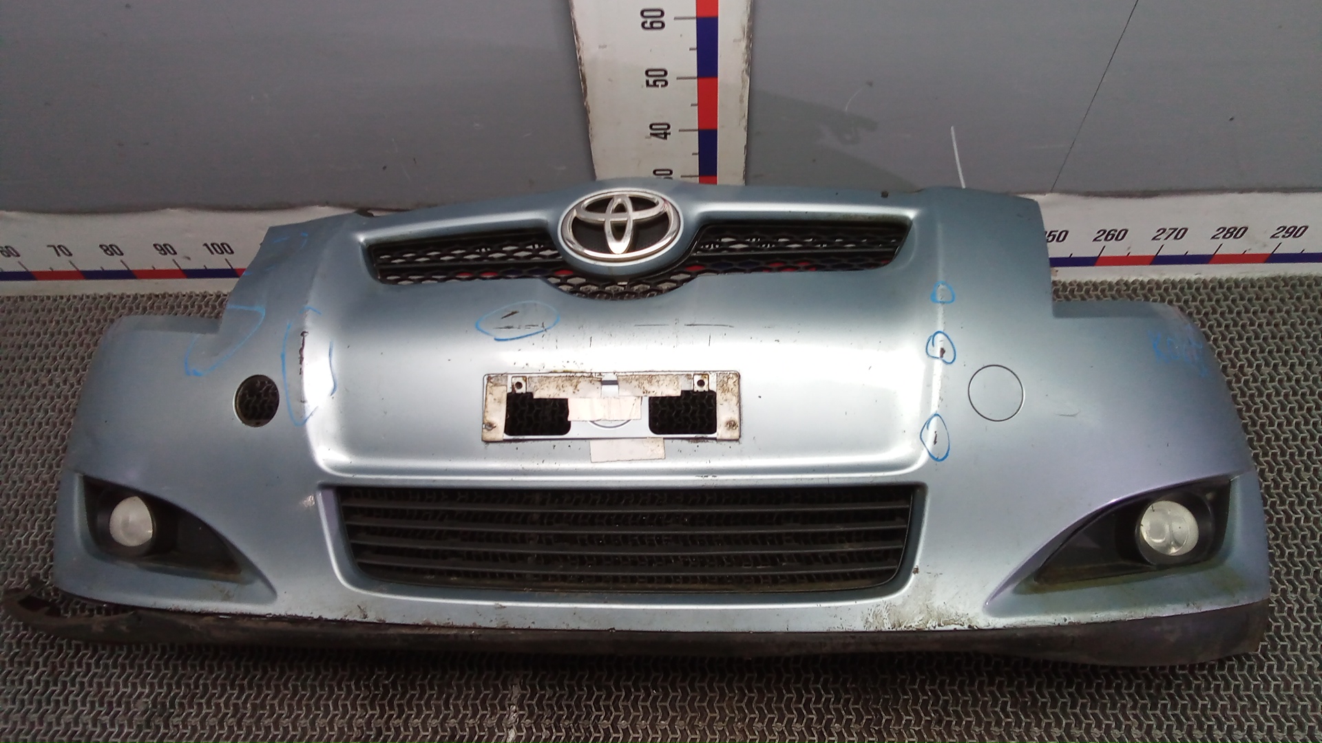 Бампер передний Toyota Auris E150
