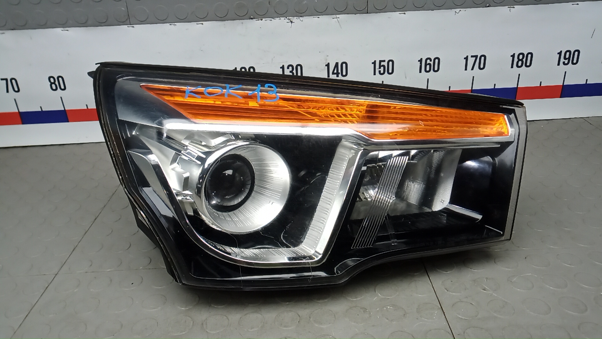 Фара правая SsangYong Rodius 2