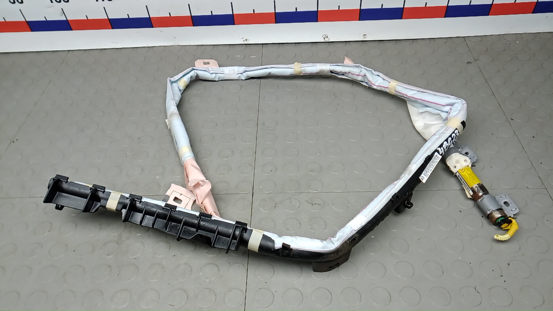 Шторка безопасности Toyota Auris E180