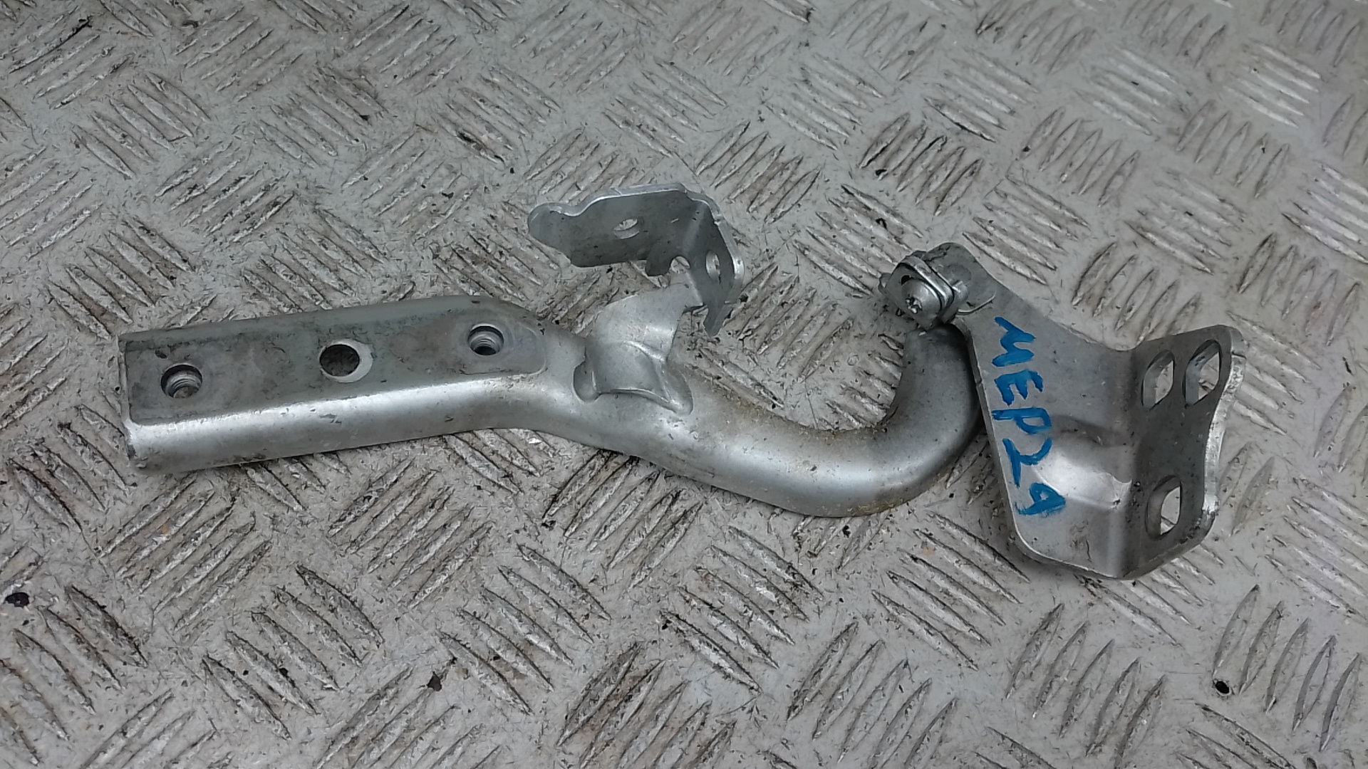 Петля капота Mercedes-Benz Vito W447