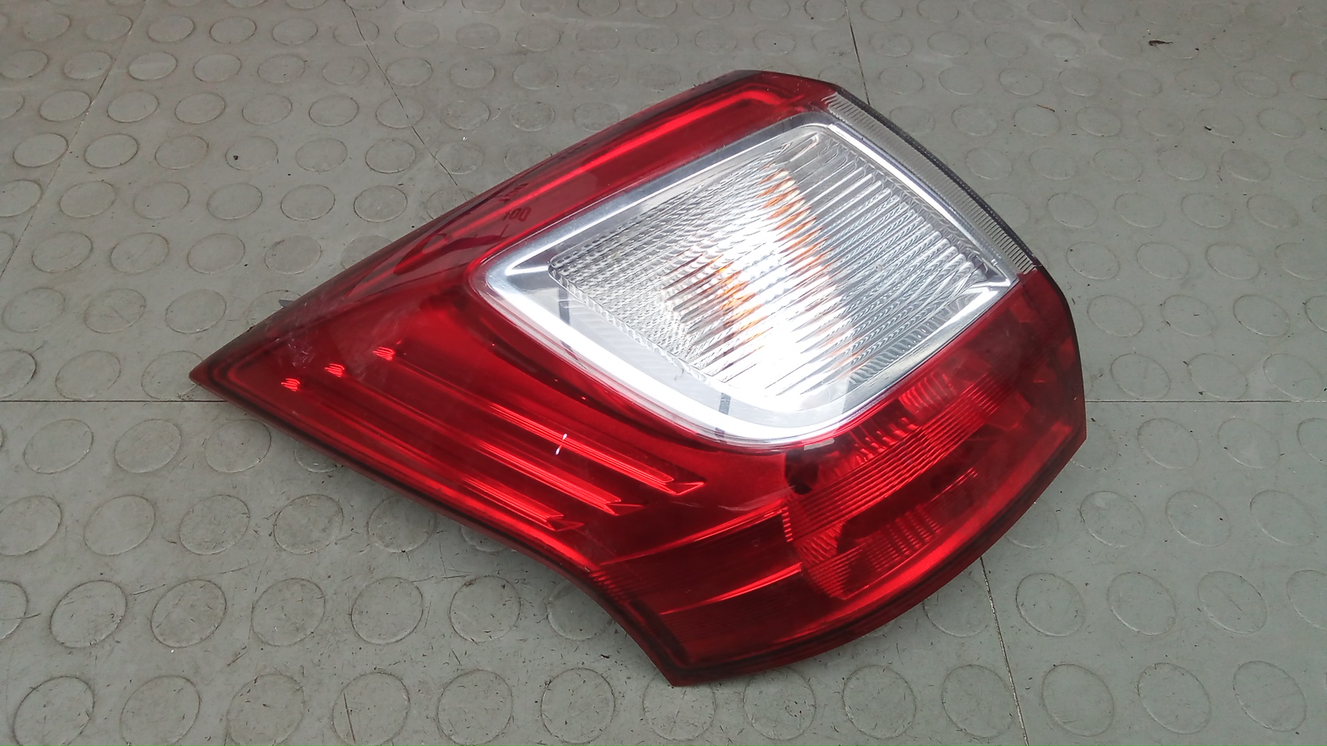 Фонарь задний левый Ford Grand C-MAX
