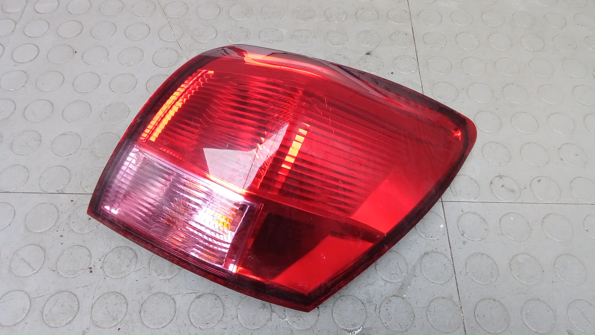 Фонарь задний правый Nissan Qashqai J10
