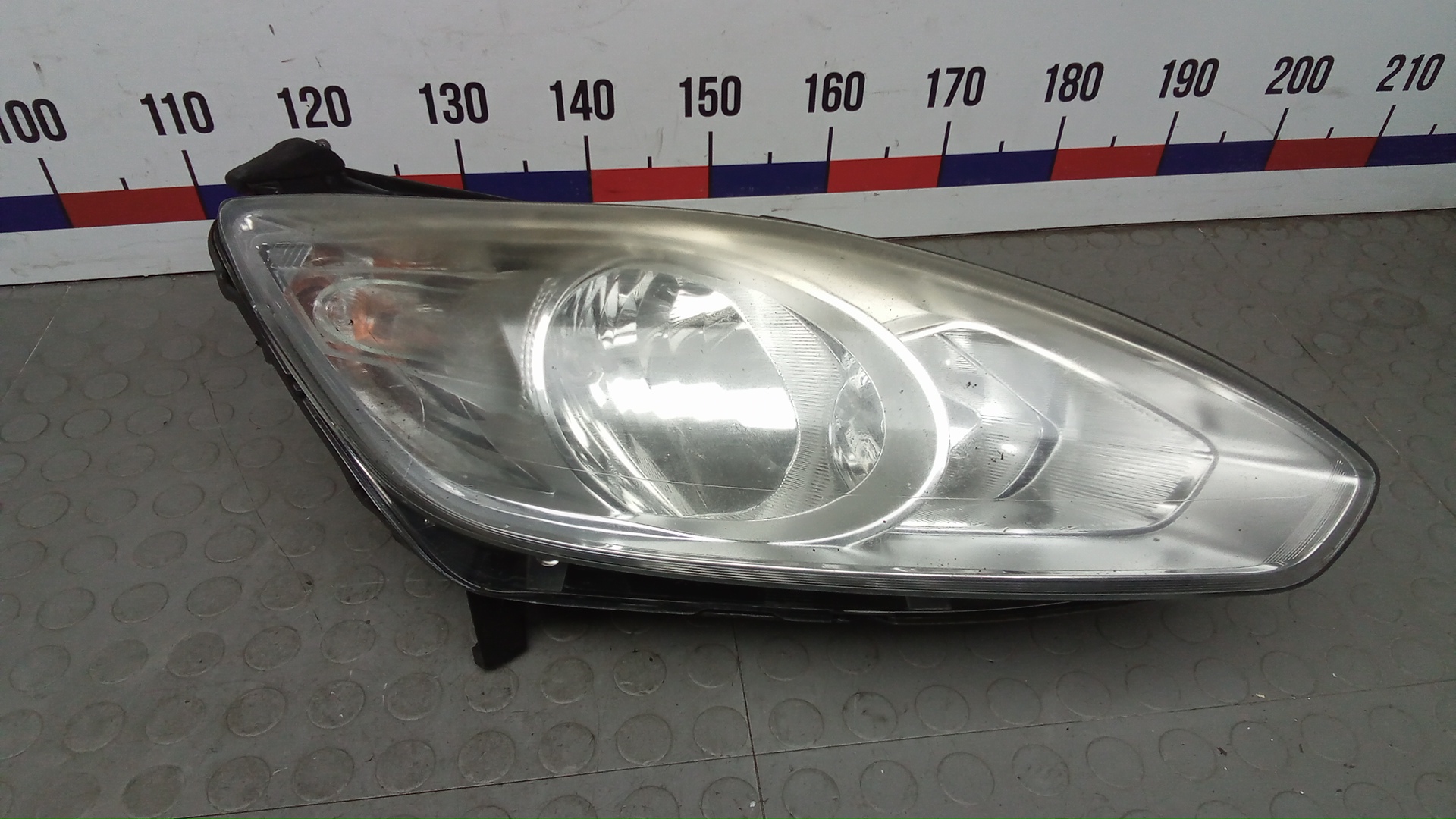 Фара правая Ford Grand C-MAX