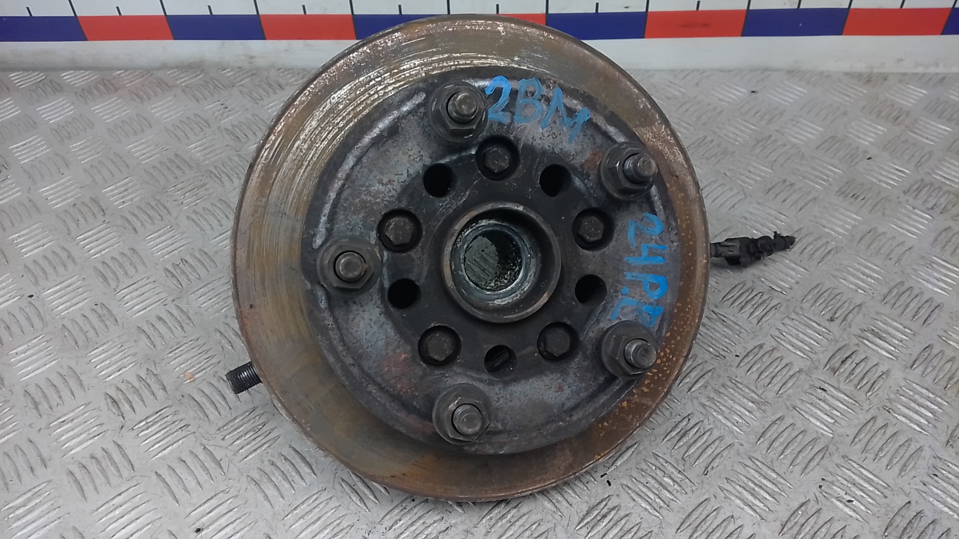 Ступица передняя правая Ford Transit 8