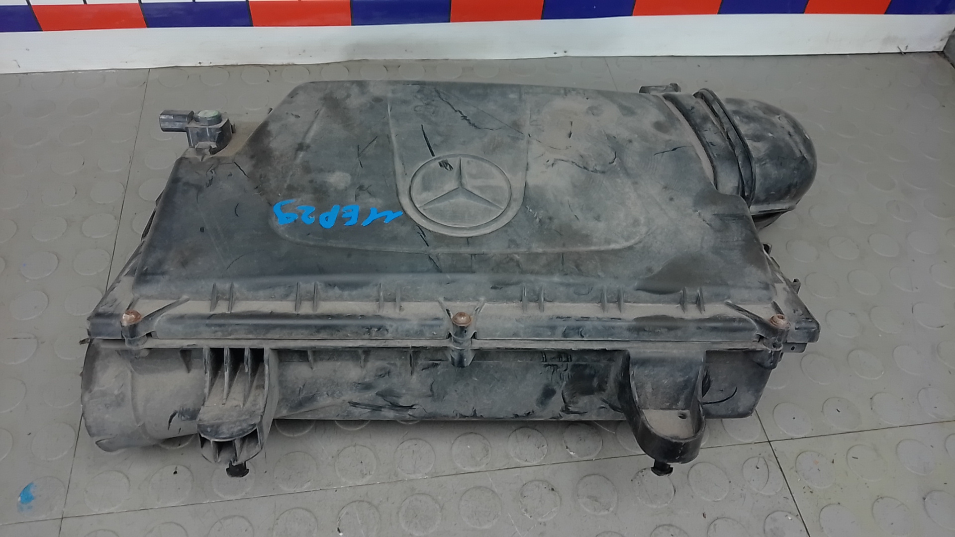 Корпус воздушного фильтра Mercedes-Benz Vito W447
