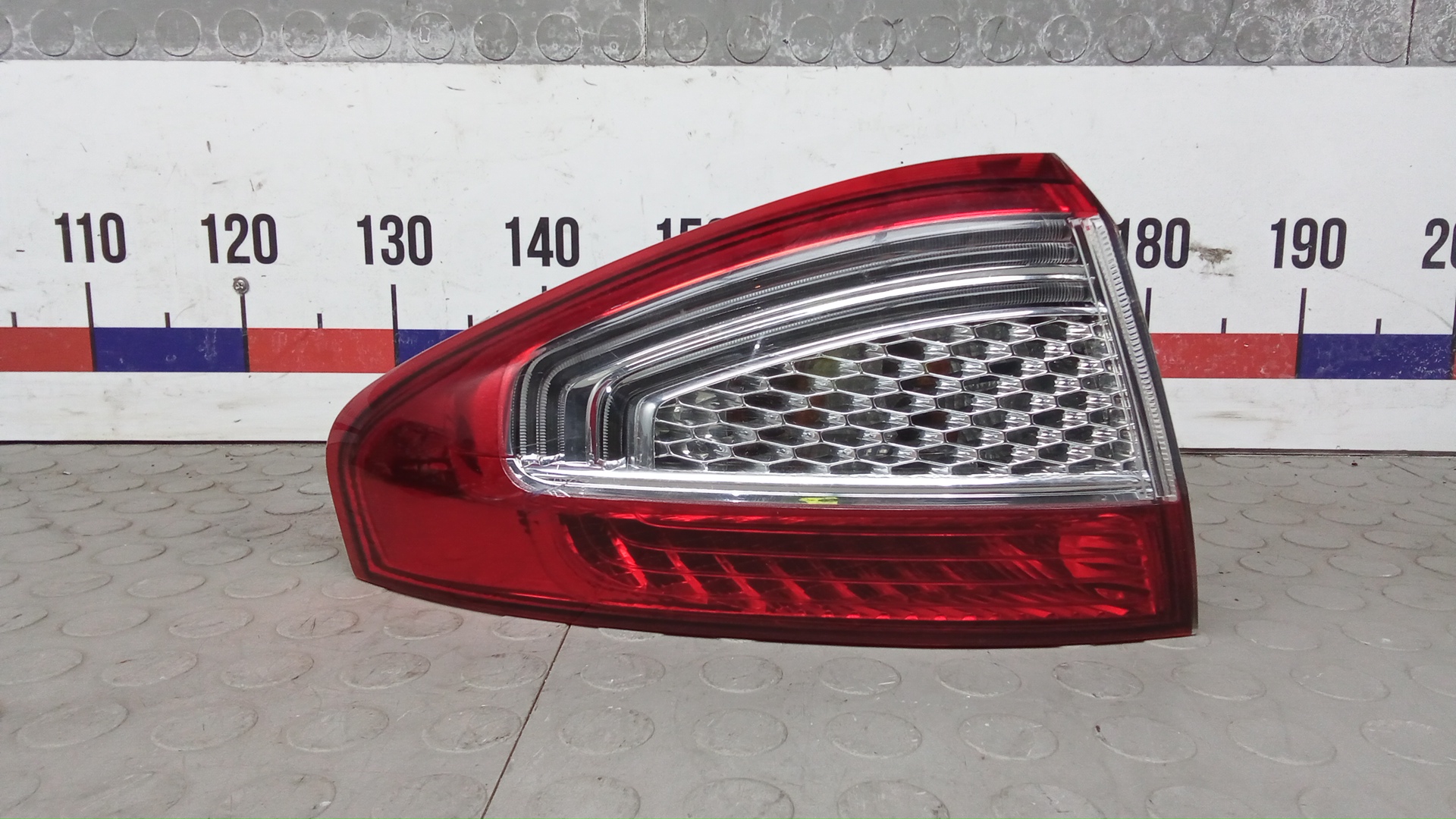 Фонарь задний левый Ford Mondeo 4