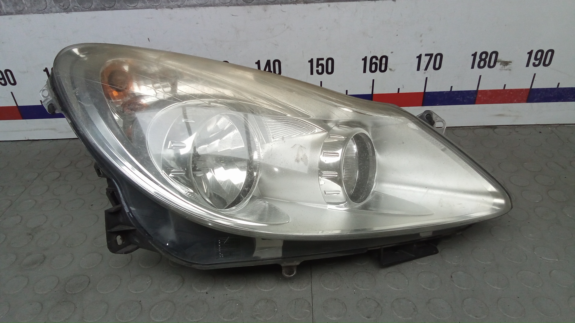 Фара правая Opel Corsa D