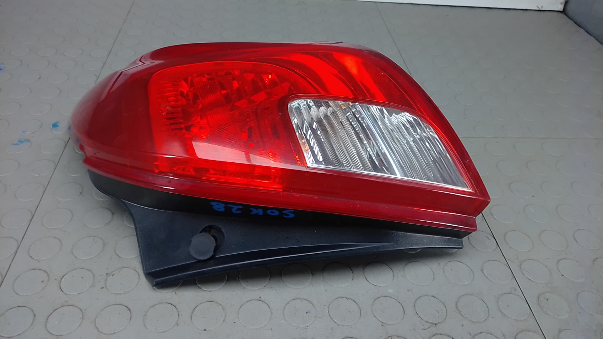 Фонарь задний правый Opel Mokka 1