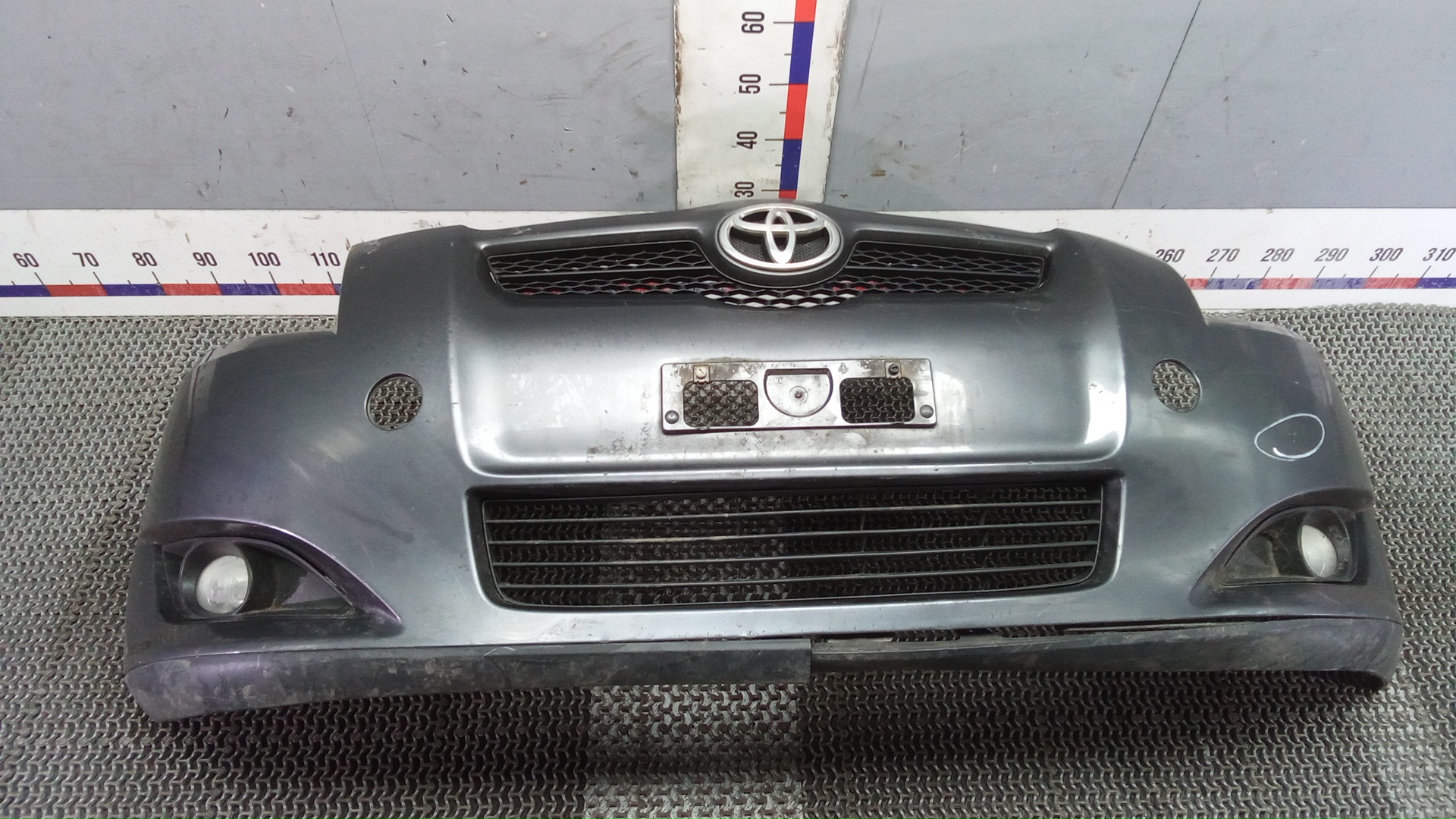 Бампер передний Toyota Auris E150
