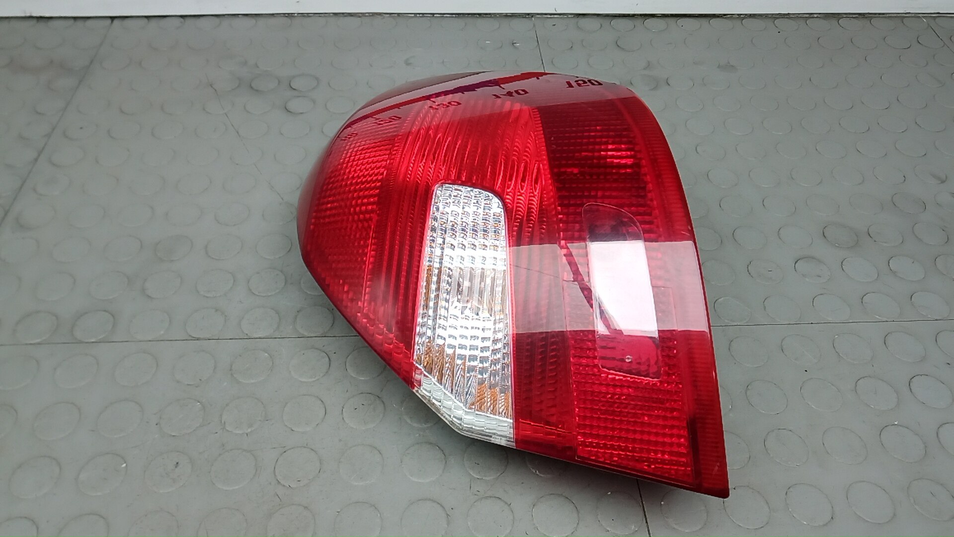 Фонарь задний правый Skoda Fabia 2