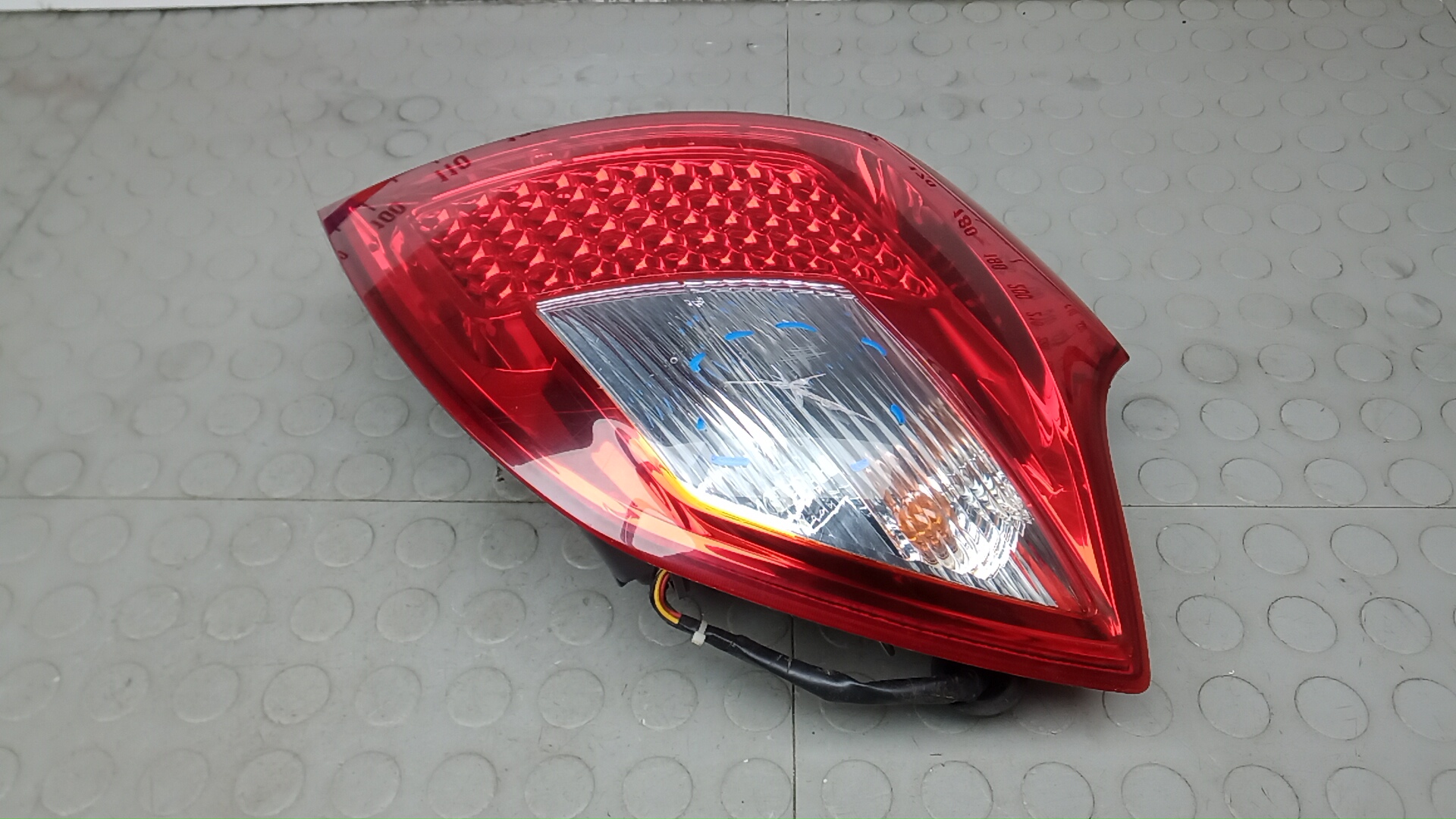 Фонарь задний правый Kia Ceed 1
