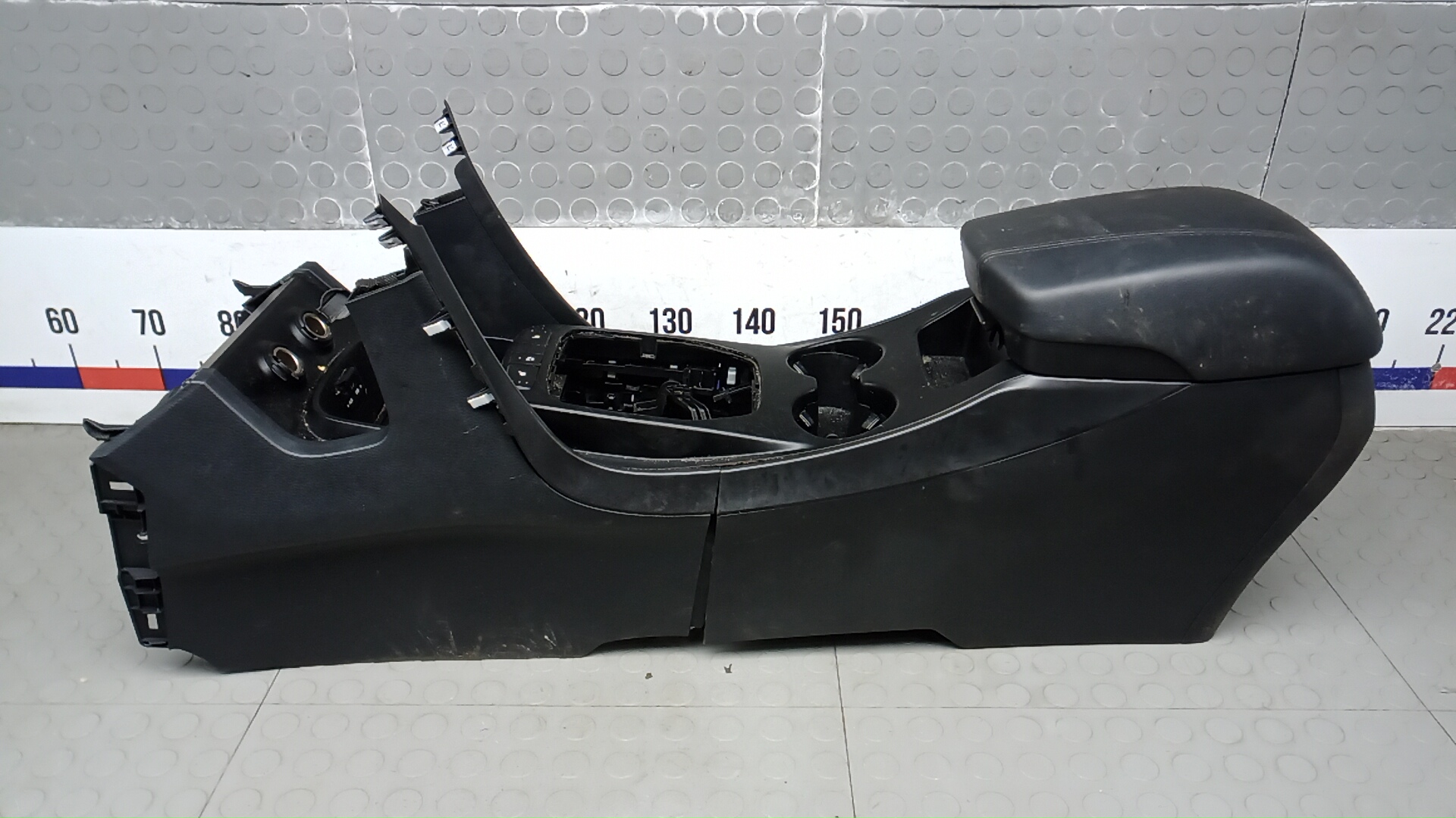 Подлокотник центральный Hyundai Santa Fe 3