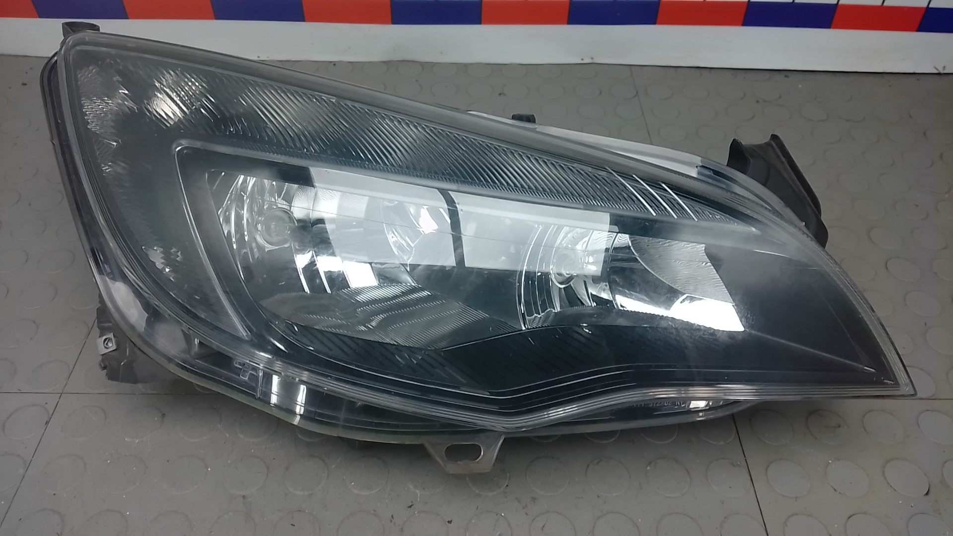 Фара правая Opel Astra J