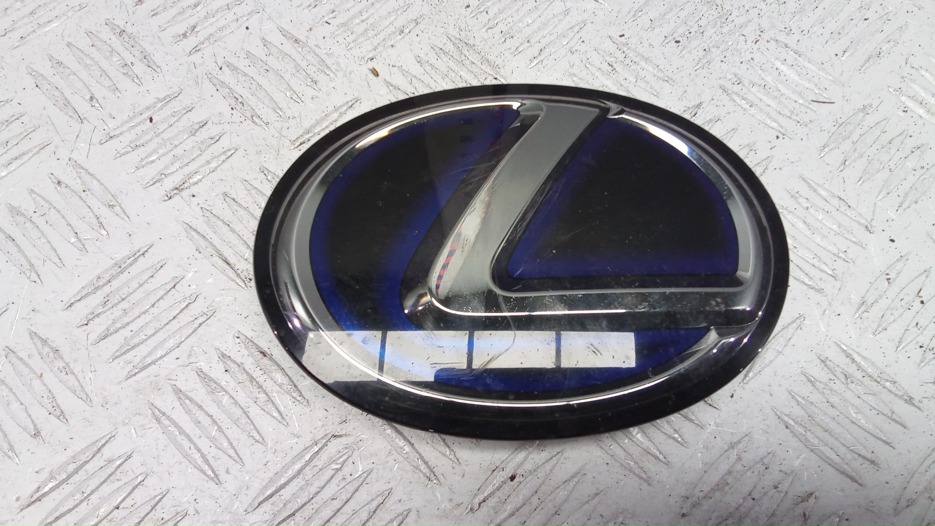 Эмблема Lexus NX
