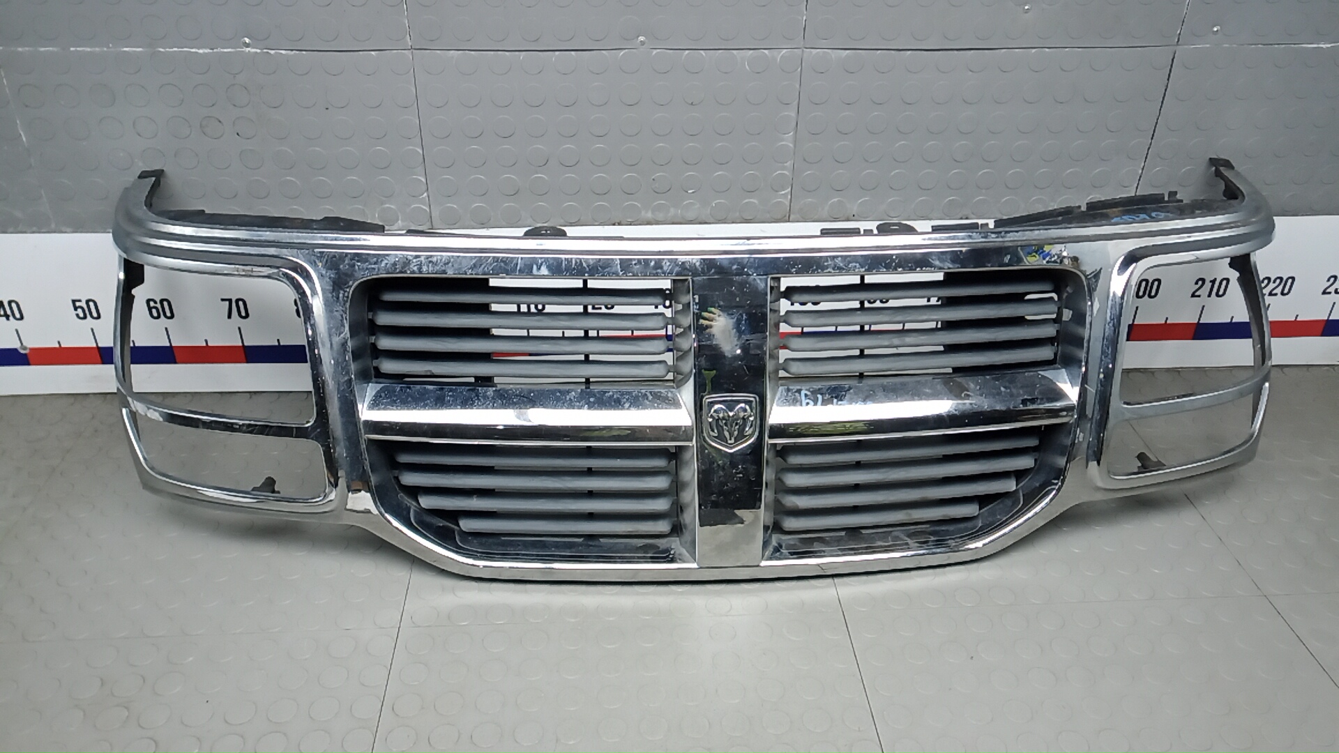 Решетка радиатора Dodge Nitro