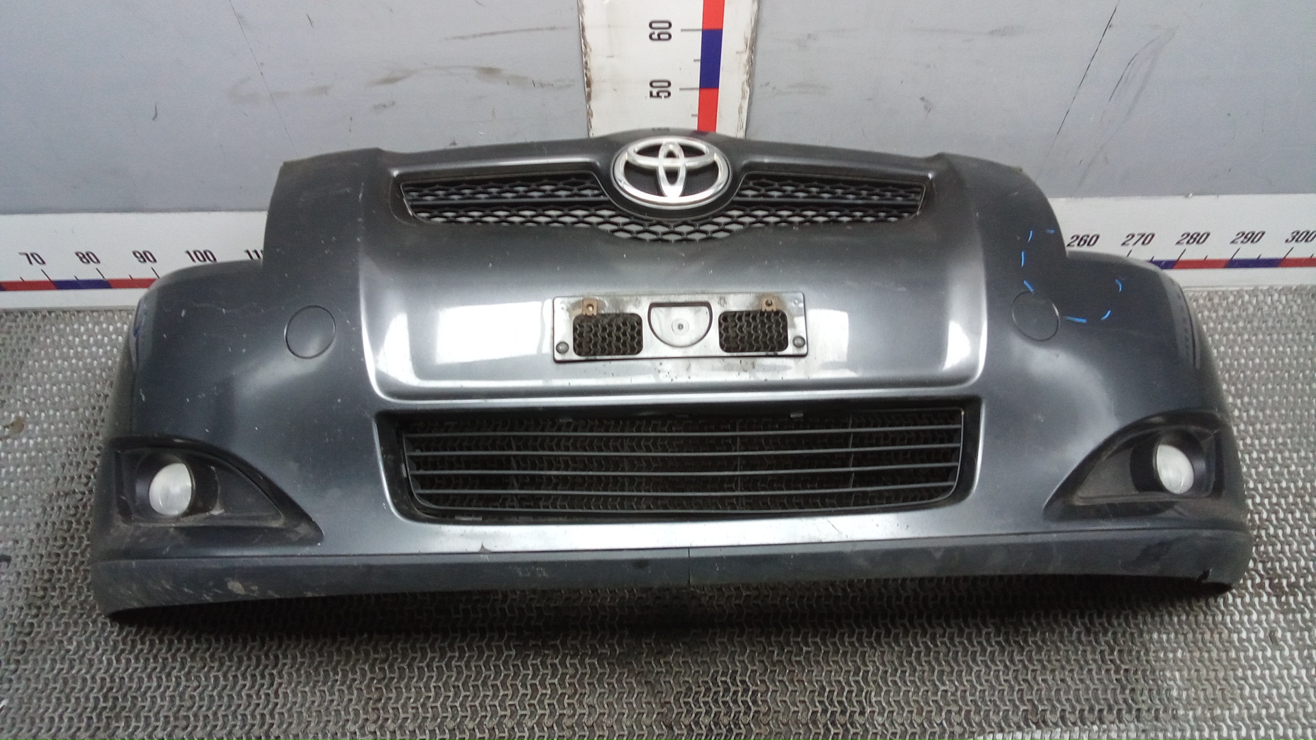 Бампер передний Toyota Auris E150