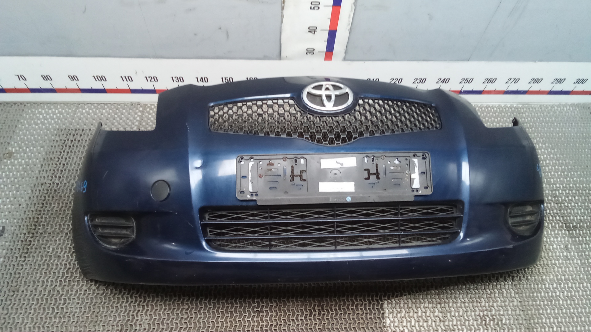 Бампер передний Toyota Yaris P9