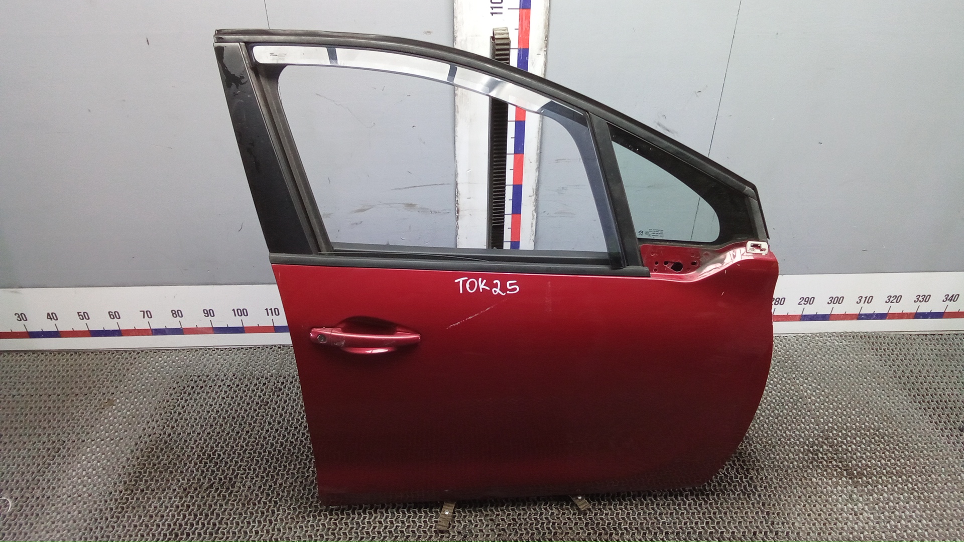 Дверь передняя правая Peugeot 208 1