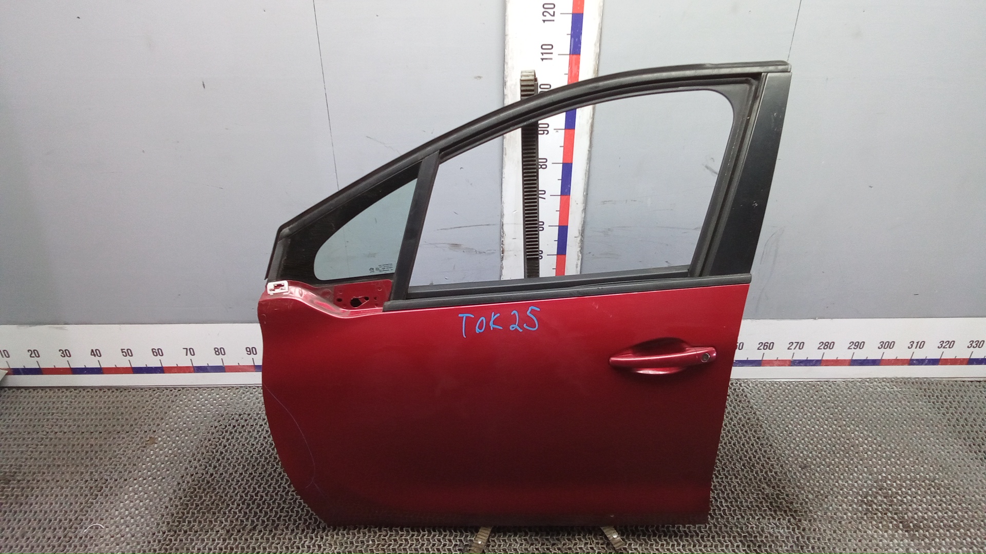 Дверь передняя левая Peugeot 208 1