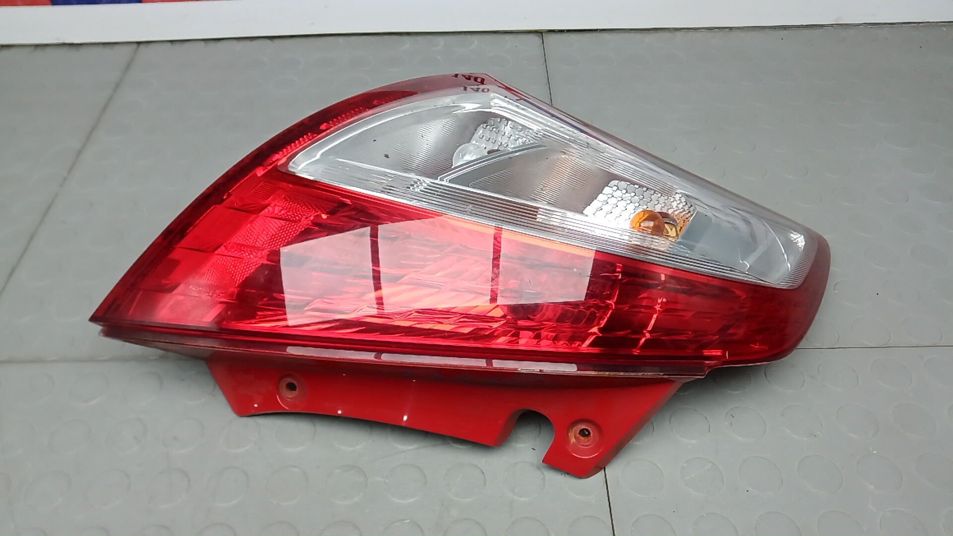 Фонарь задний левый Suzuki Swift 2