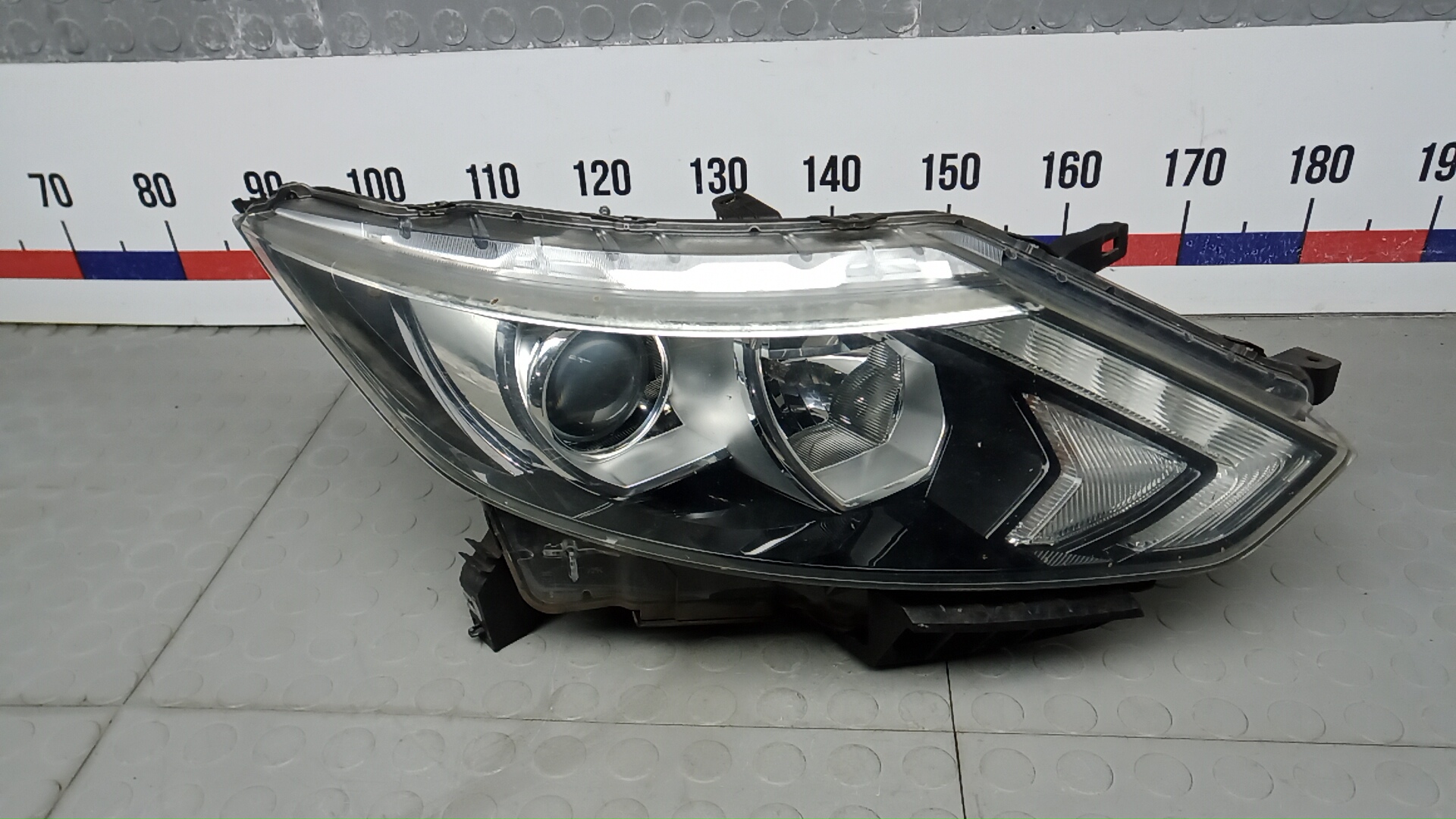 Фара правая Nissan Qashqai J11