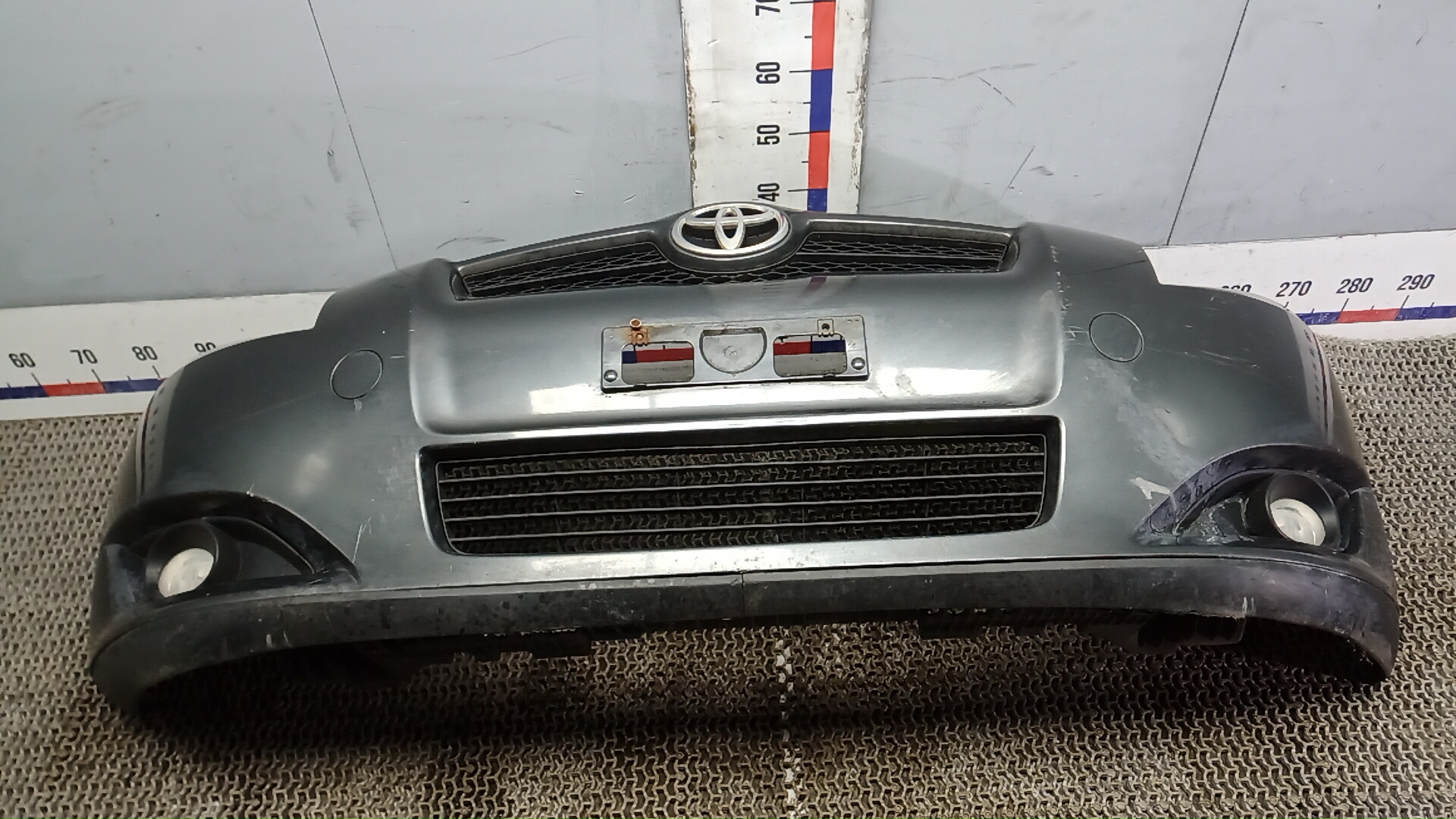 Бампер передний Toyota Auris E150
