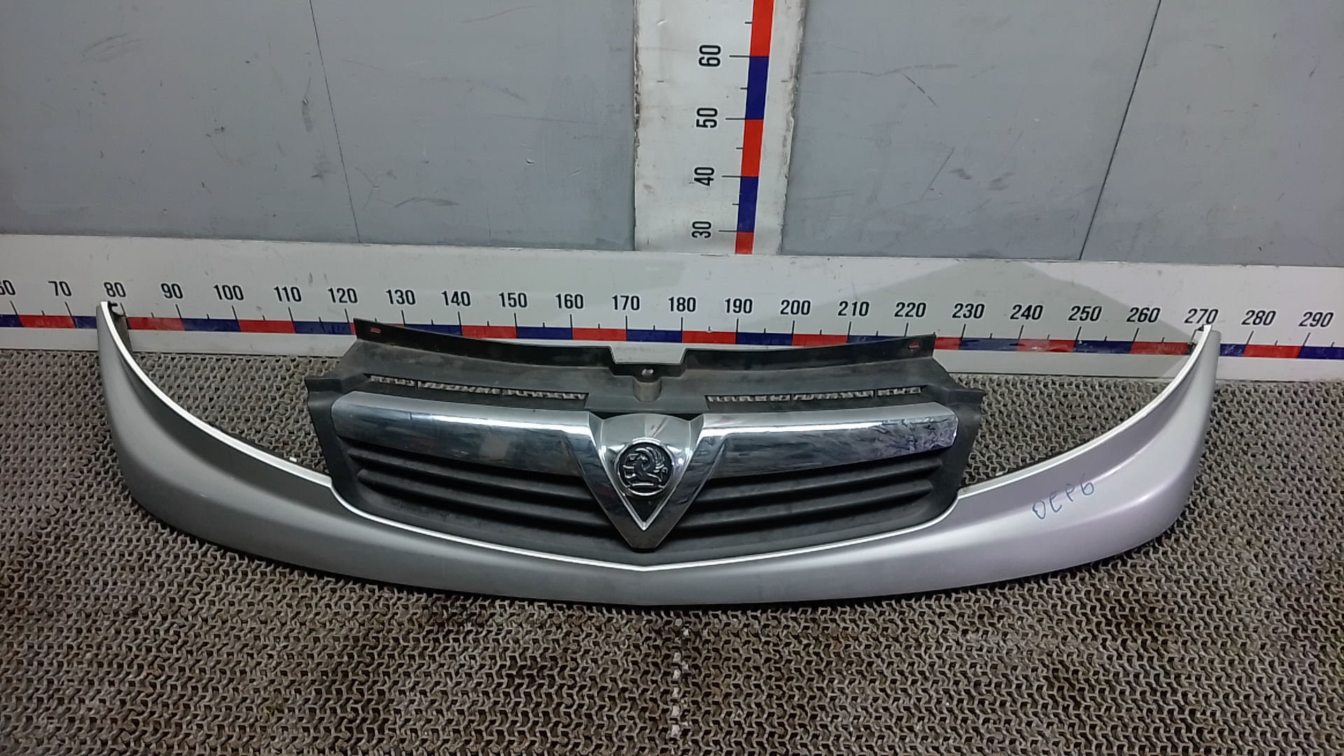 Решетка радиатора Opel Vivaro