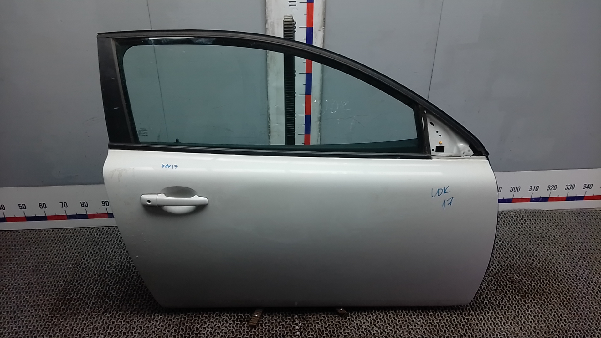 Дверь передняя правая Volvo C30 1