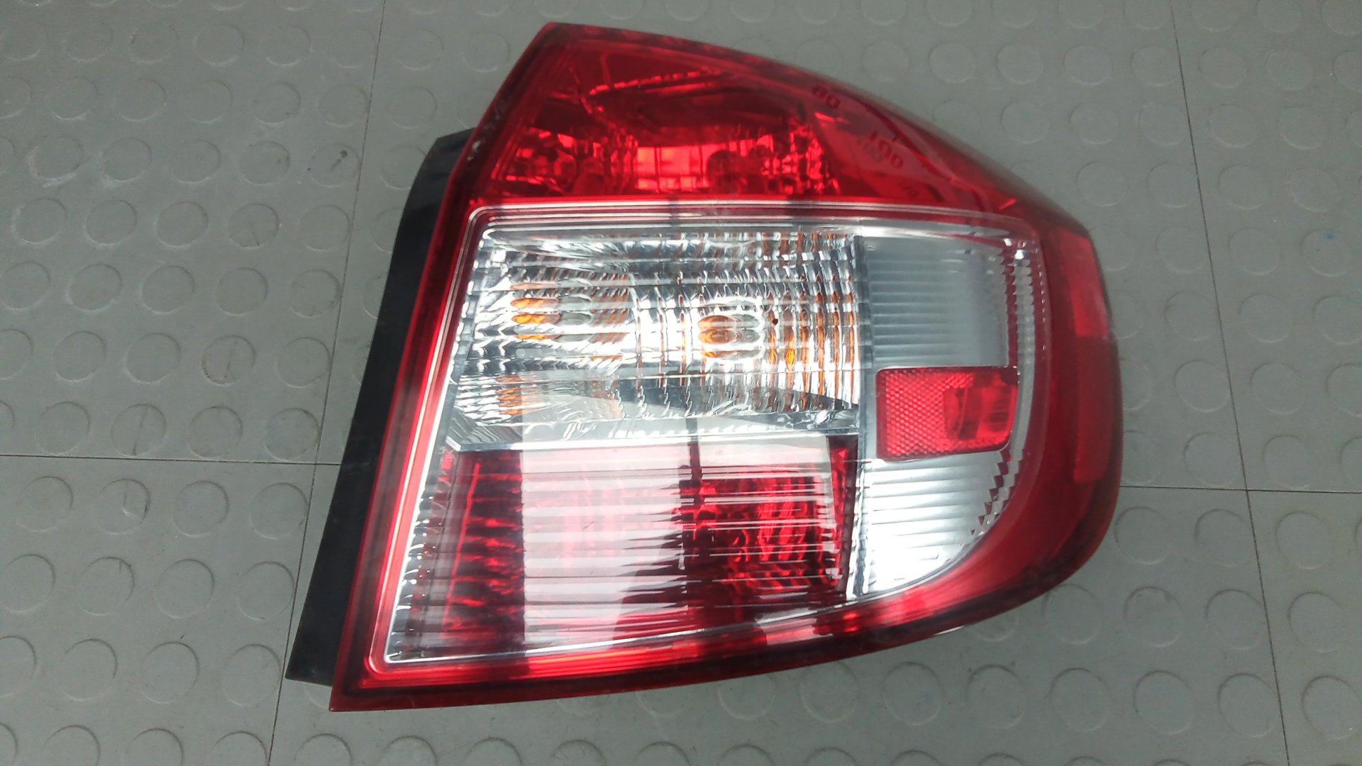 Фонарь задний правый Suzuki SX4 1