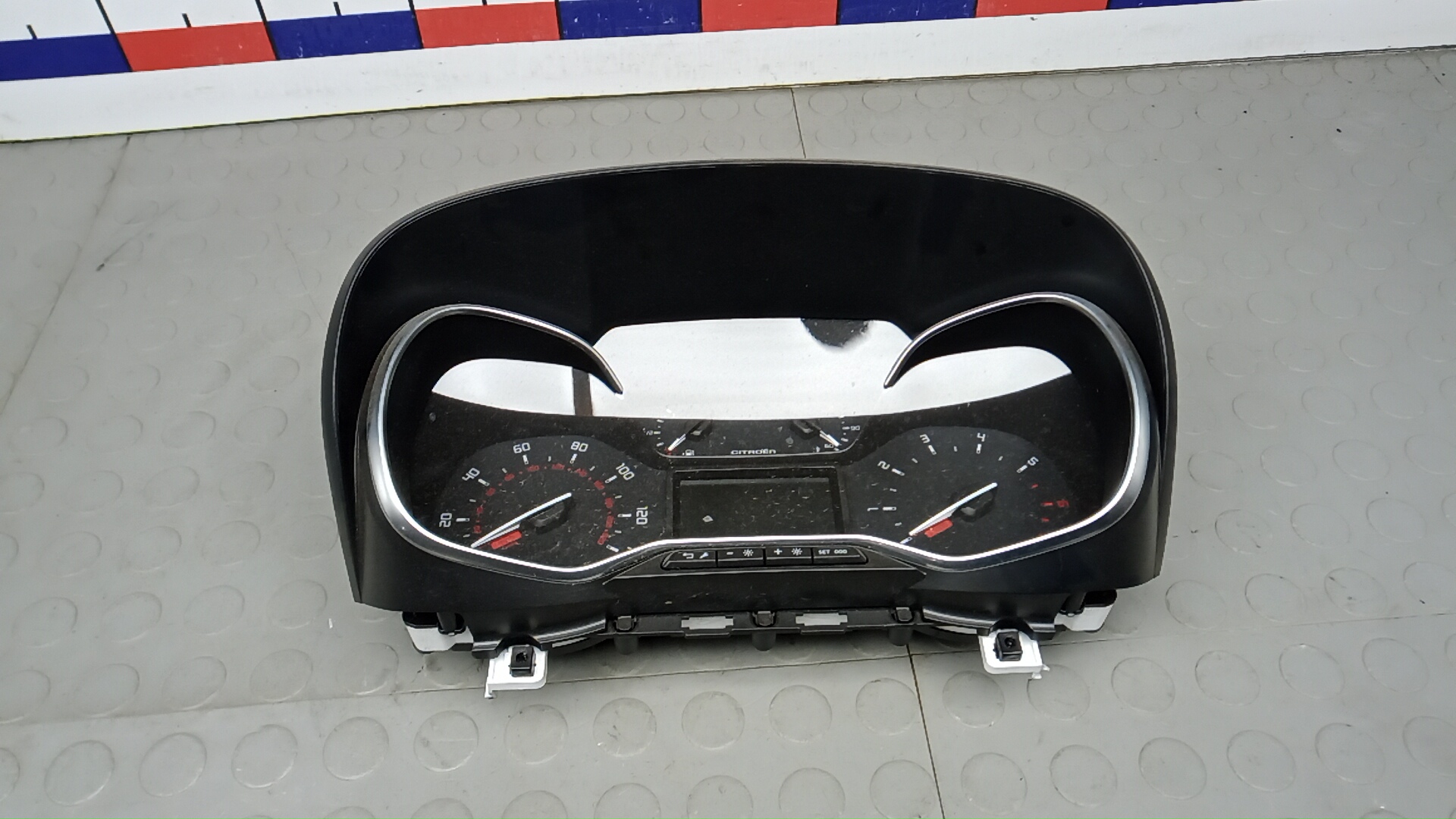 Щиток приборов Citroen C3 Aircross 1