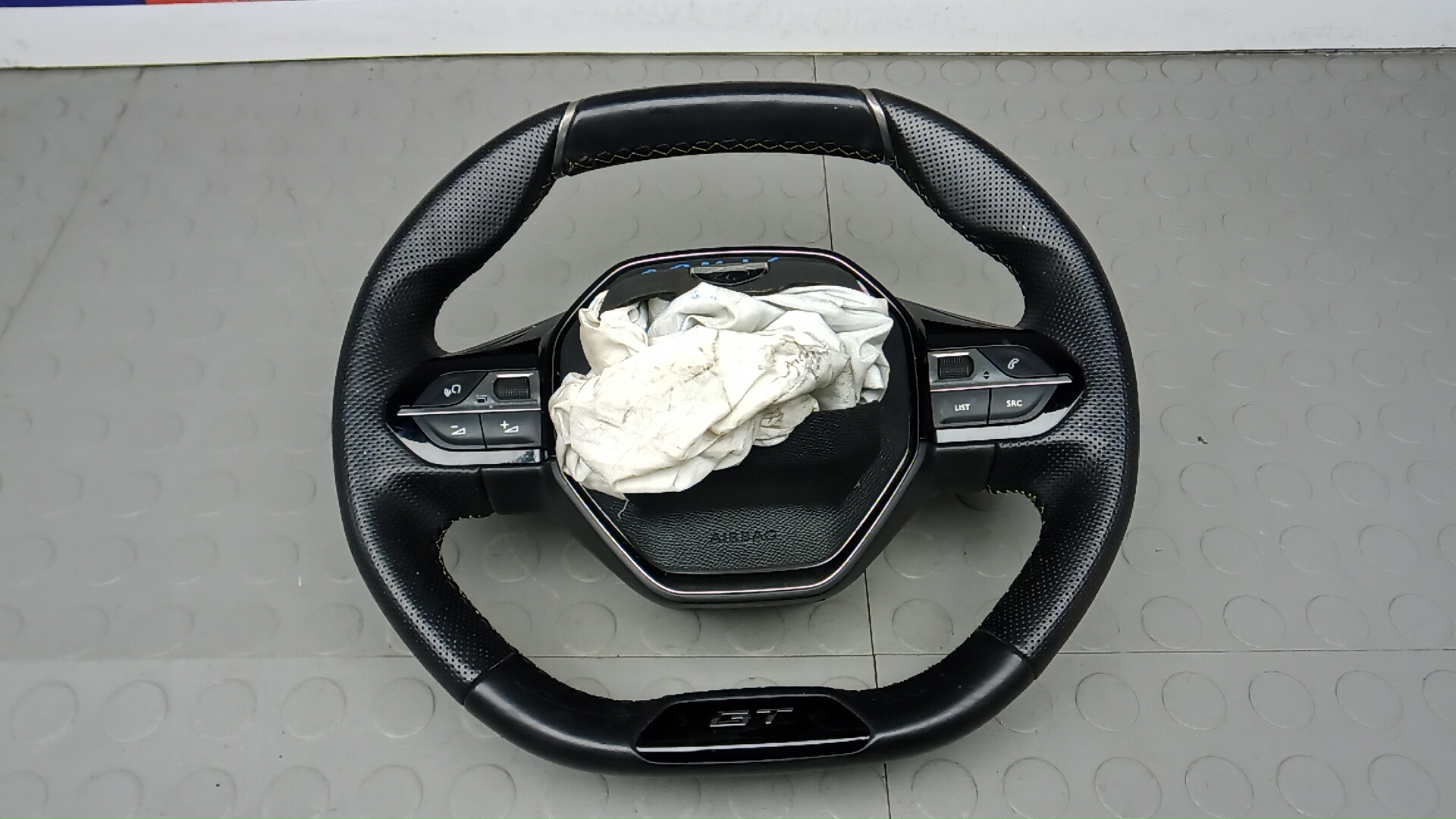 Руль Peugeot 2008 2