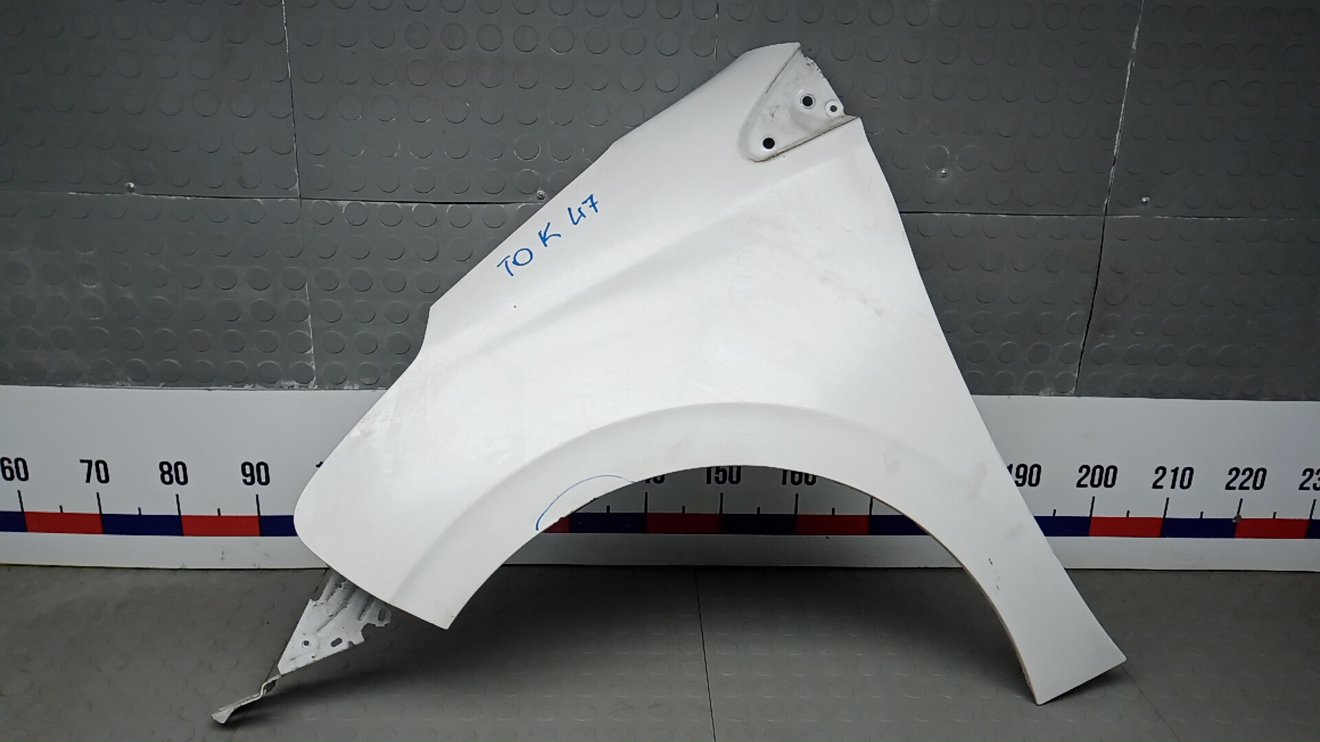 Крыло переднее левое Peugeot 208 1