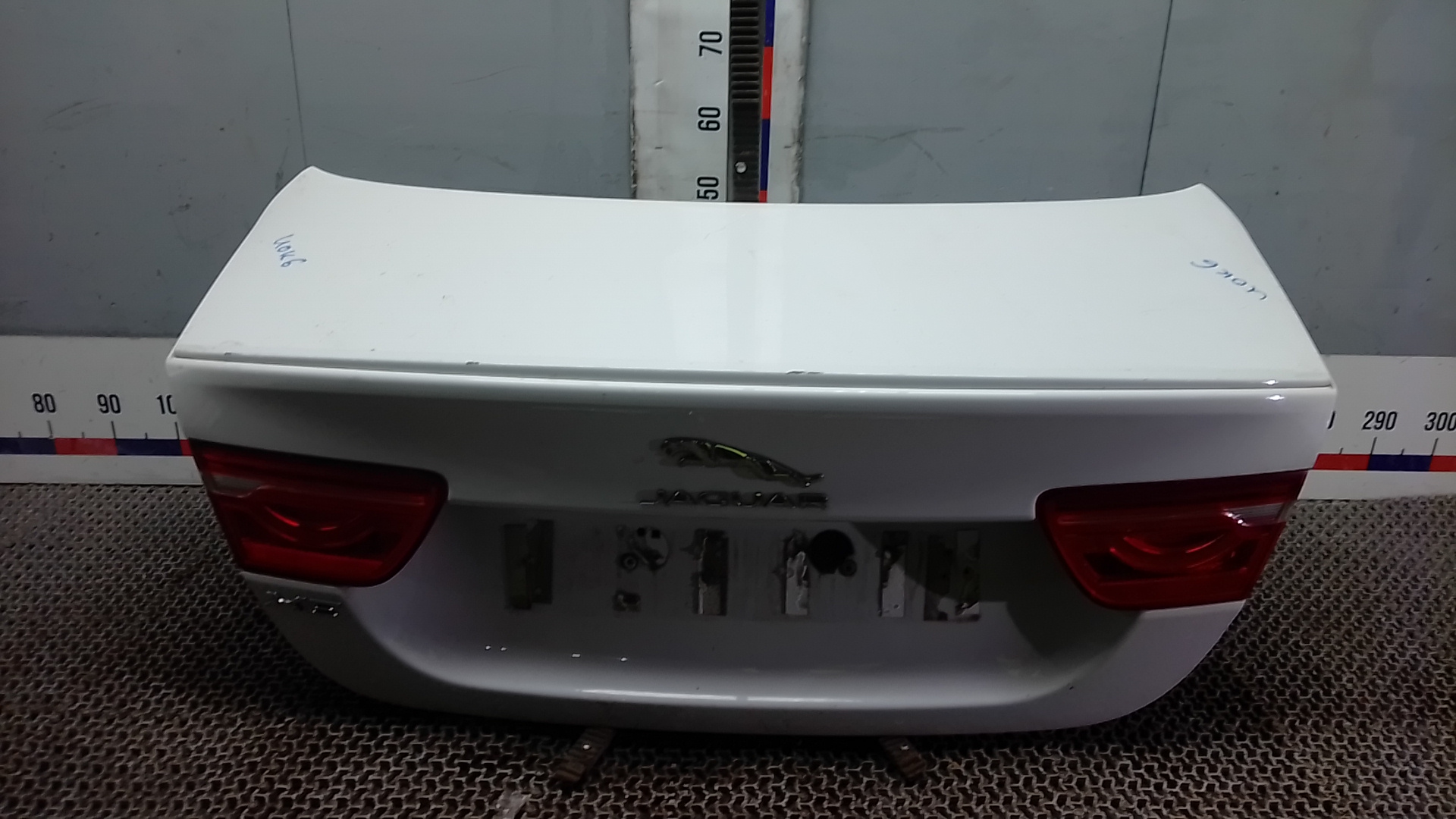 Крышка багажника Jaguar XE X760