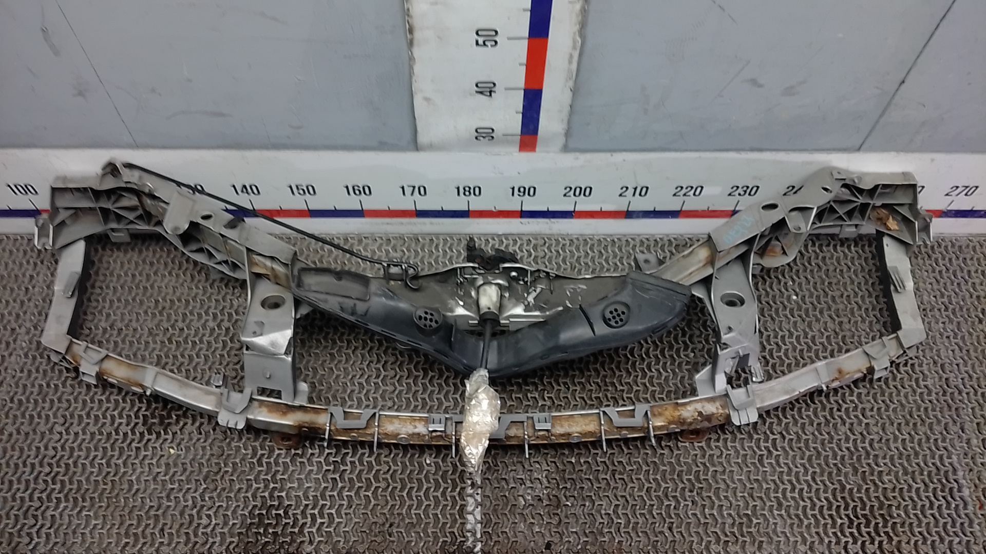 Передняя панель крепления облицовки (телевизор) Ford Focus 2