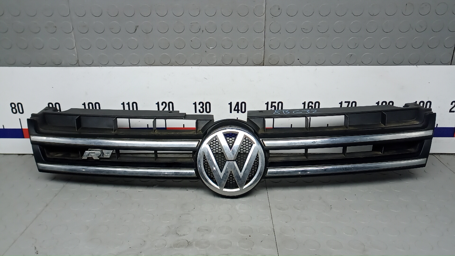 Решетка радиатора Volkswagen Touareg 2