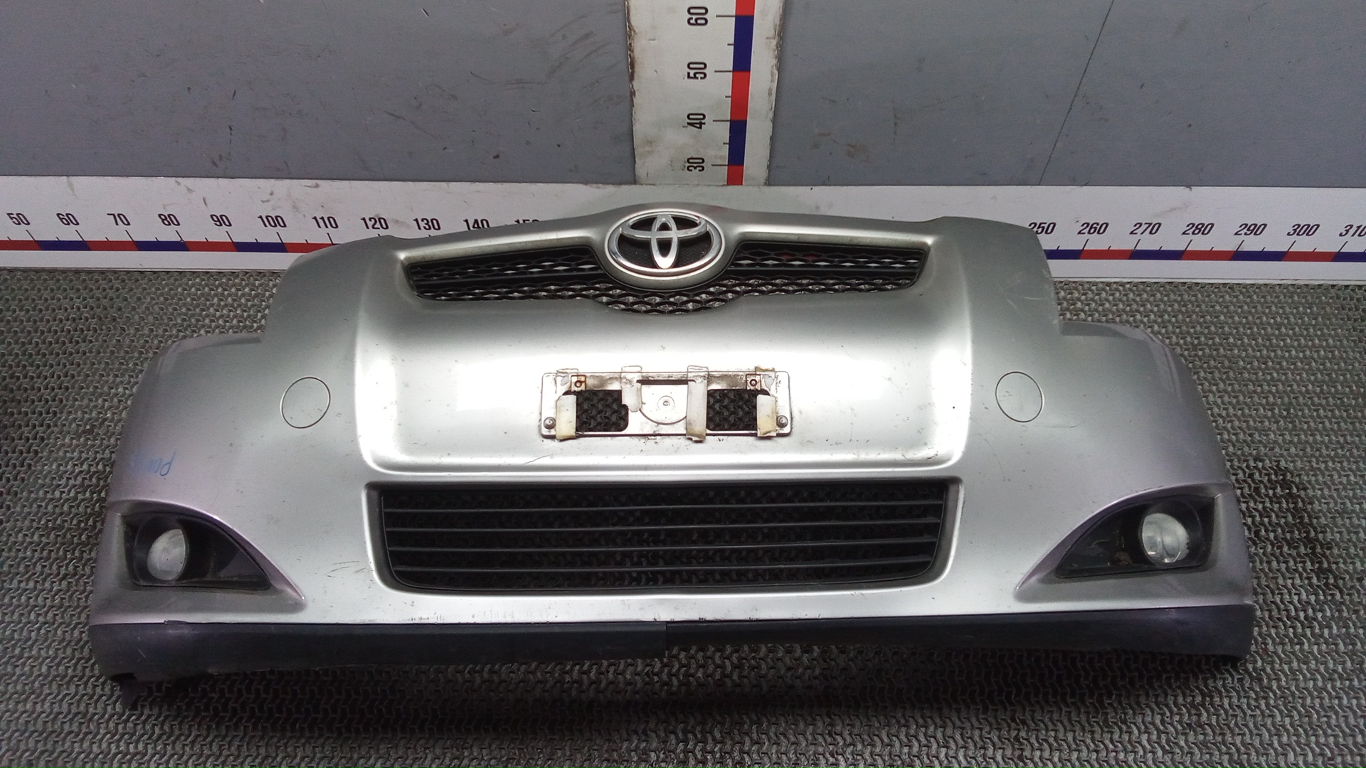 Бампер передний Toyota Auris E150