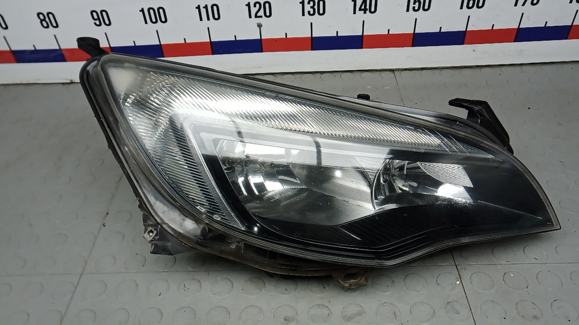 Фара правая Opel Astra J