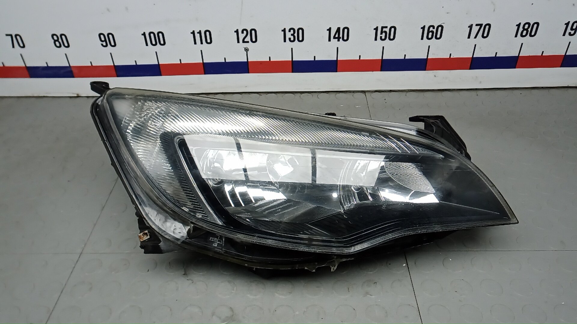 Фара правая Opel Astra J
