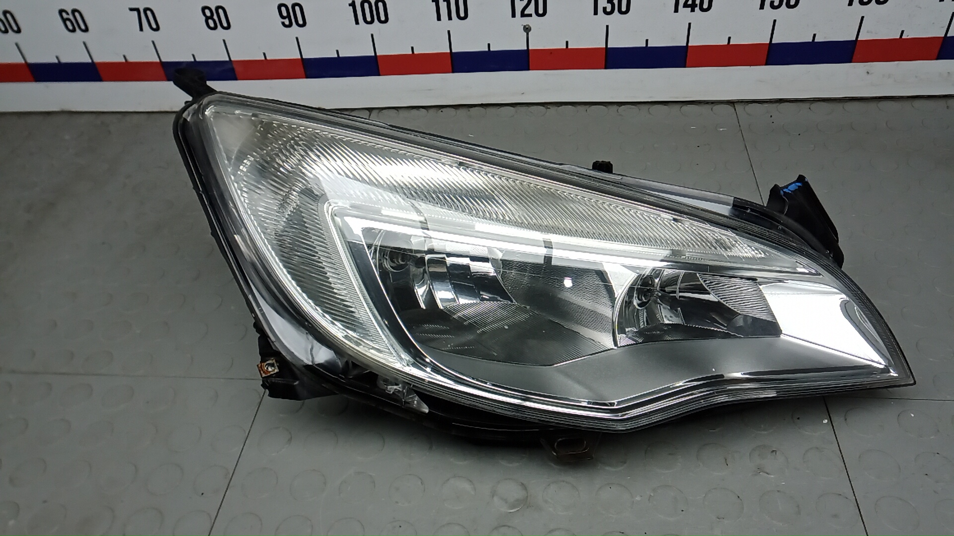 Фара правая Opel Astra J