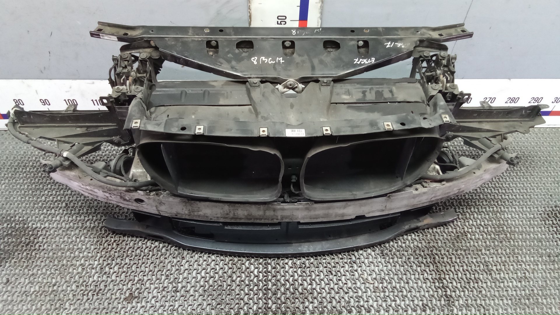 Передняя панель крепления облицовки (телевизор) BMW 7 Series F01