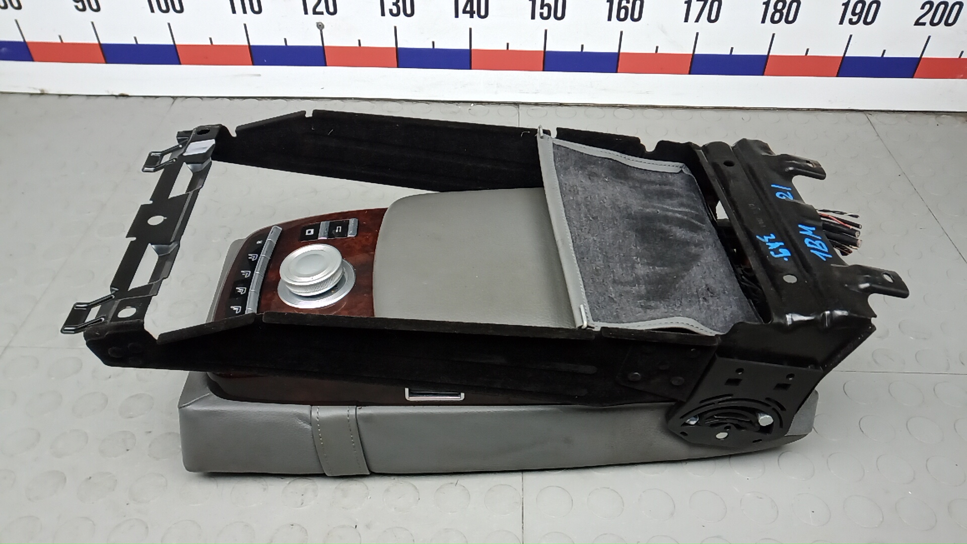 Подлокотник задний Mercedes-Benz S-Class W221