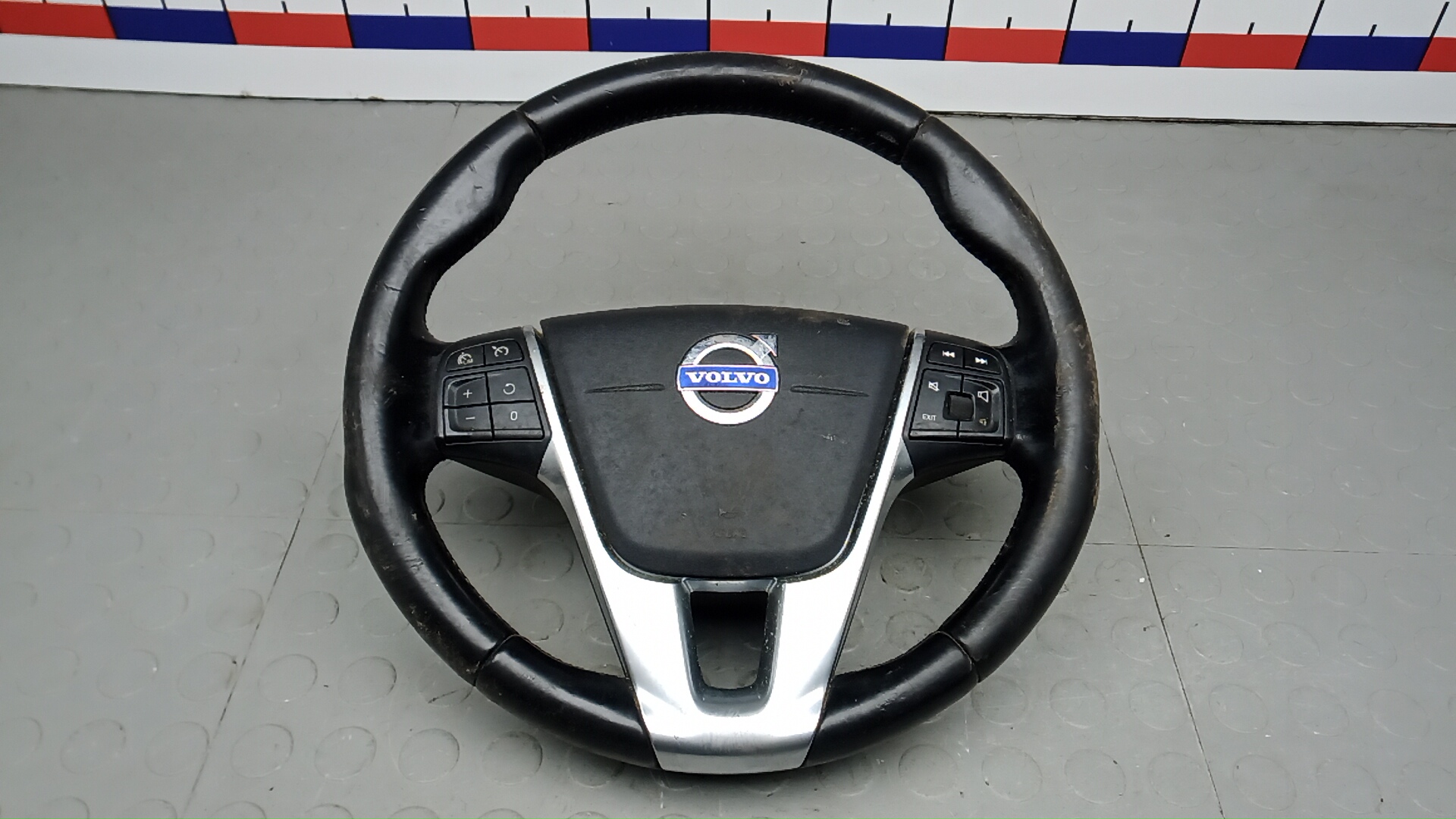 Руль Volvo V60 1